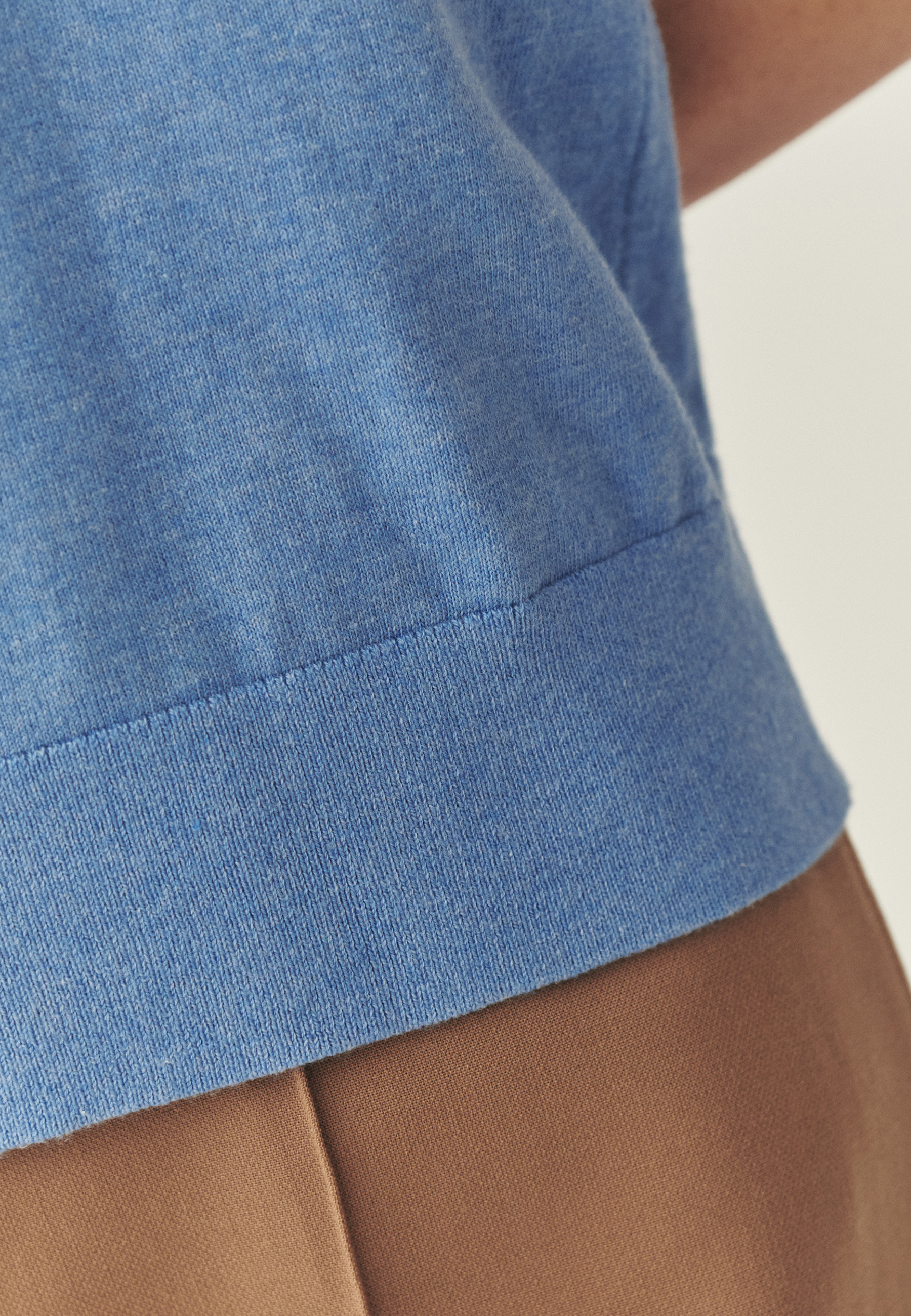 SWETER Z DOMIESZKĄ JEDWABIU - HILA