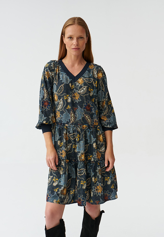 LADIES’ PATTERNED DRESS WITH V-SHAPE NECKLINE EMRAMI LADIES’ PATTERNED DRESS WITH V-SHAPE NECKLINE EMRAMI MULTIKOLOR 2