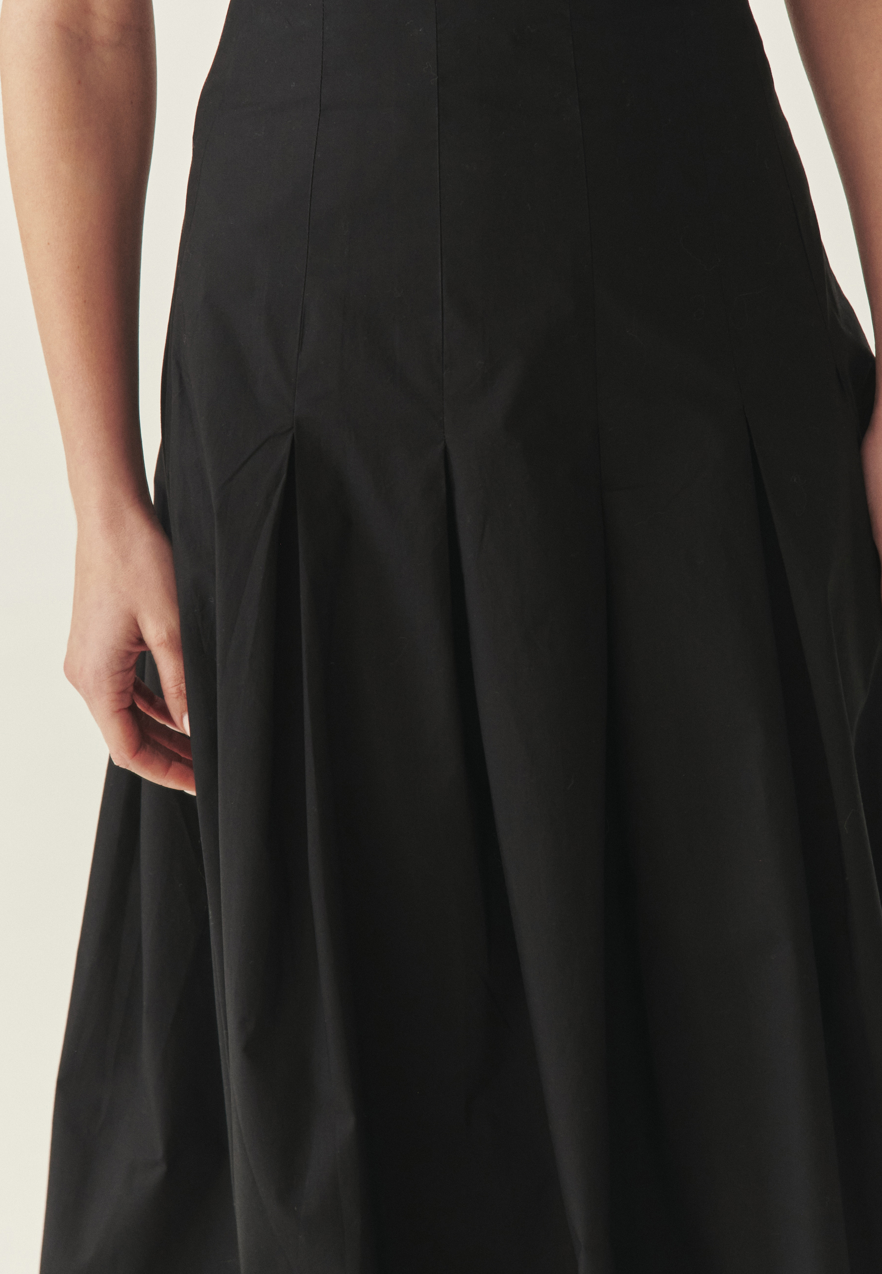 BAVLNENÁ MIDI SUKŇA - PLANOKA ČIERNA 2