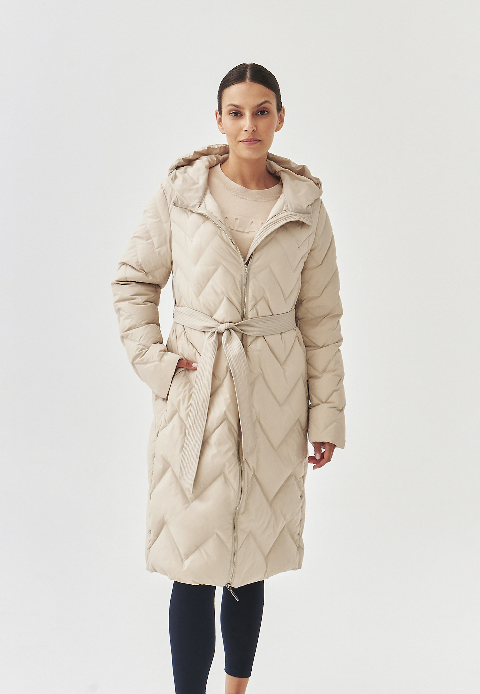 LADIES' PUFF COAT WITH HOOD AND TIE BELT - GAMI LADIES' PUFF COAT WITH HOOD AND TIE BELT - GAMI BEIGE 100760