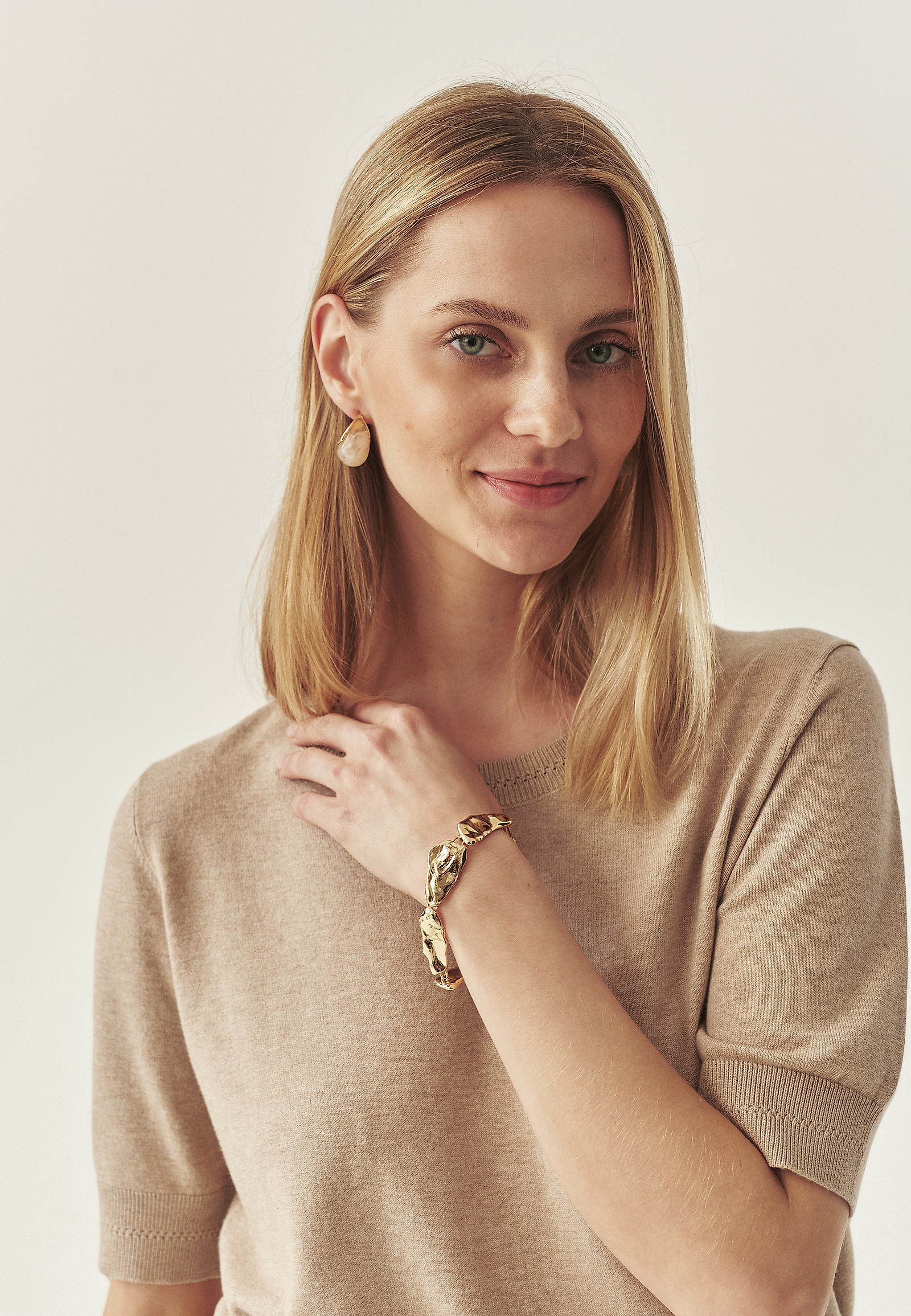 CLASSIC BLOUSE IN AIRY YARN - ALIWI CLASSIC BLOUSE IN AIRY YARN - ALIWI BEIGE 114404