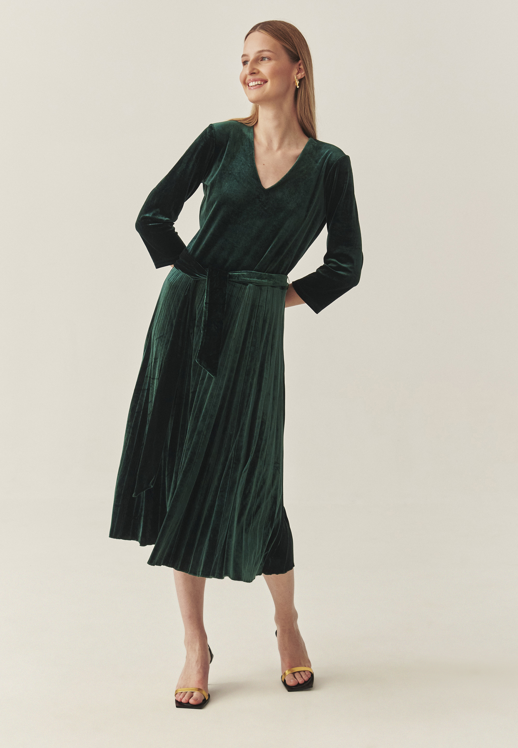 ROCHIE TRICOTATĂ, CU PARTEA INFERIOARĂ EVAZATĂ, CU PLISEURI — ANIKAMI VERDE 2