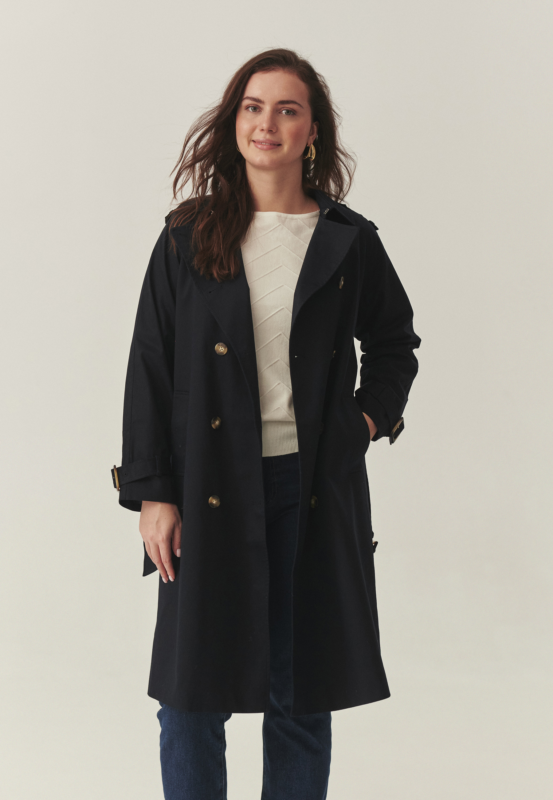 KLASICKÝ TRENČKOT — BATIA TMAVĚ MODRÁ 2