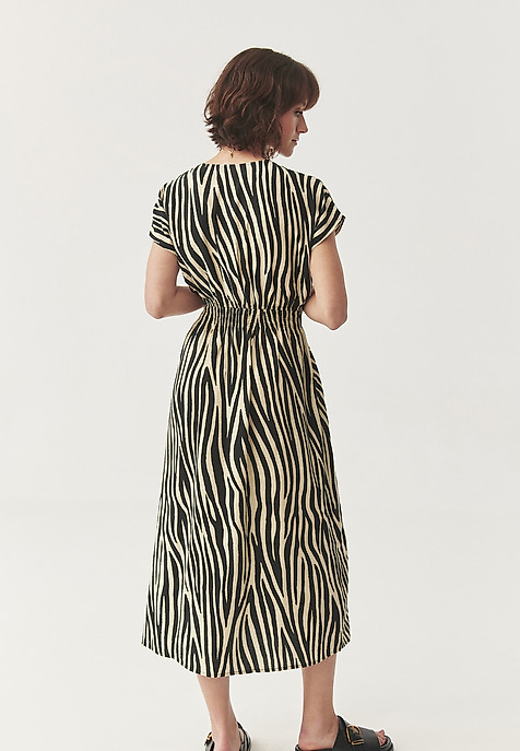 WZORZYSTA SUKIENKA MIDI Z WISKOZĄ - IMANI CZARNY 2