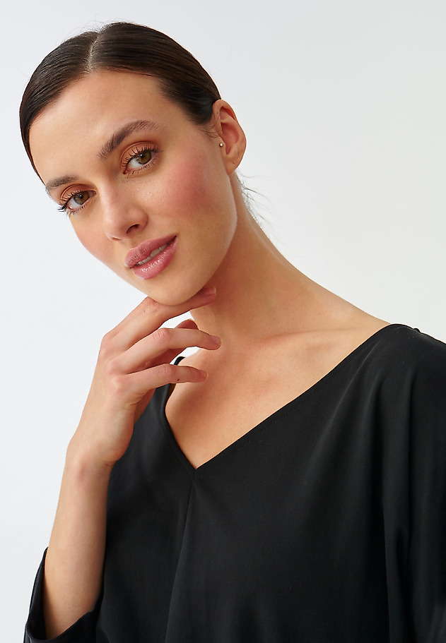 LADIES’ TIED-UP BLOUSE SZELO LADIES’ TIED-UP BLOUSE SZELO BLACK 4
