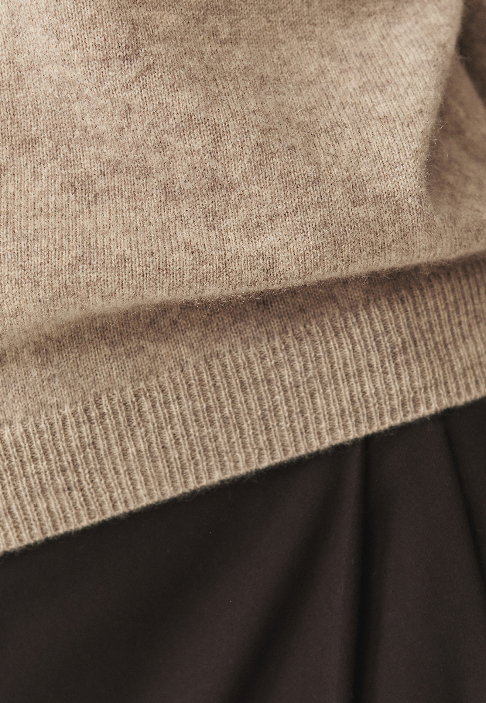 KASZMIROWY SWETER - PRESLEY KASZMIROWY SWETER - PRESLEY BEŻOWY 117457
