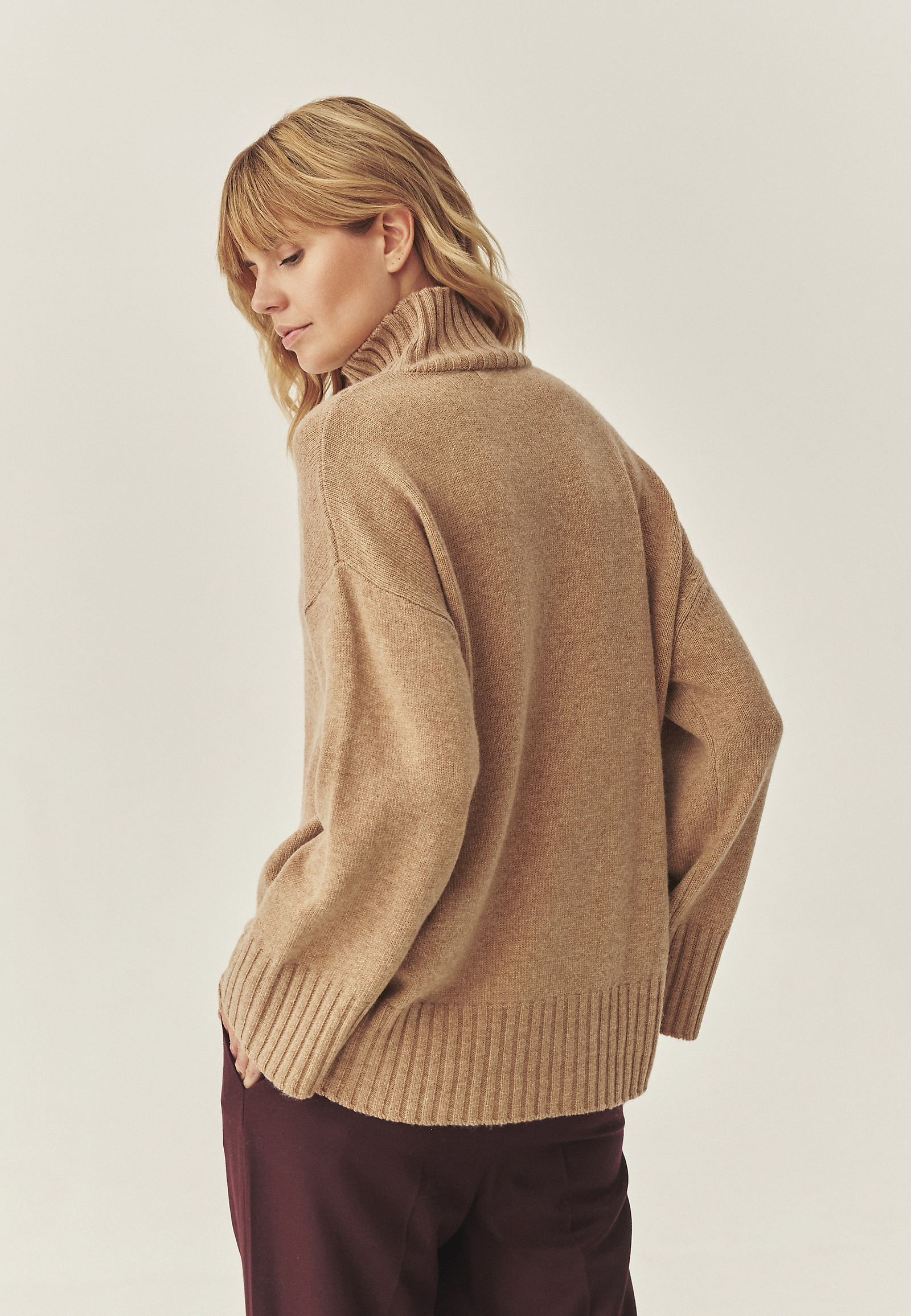 SWOBODNY SWETER Z WEŁNY - MOMA SWOBODNY SWETER Z WEŁNY - MOMA BEŻOWY 115974