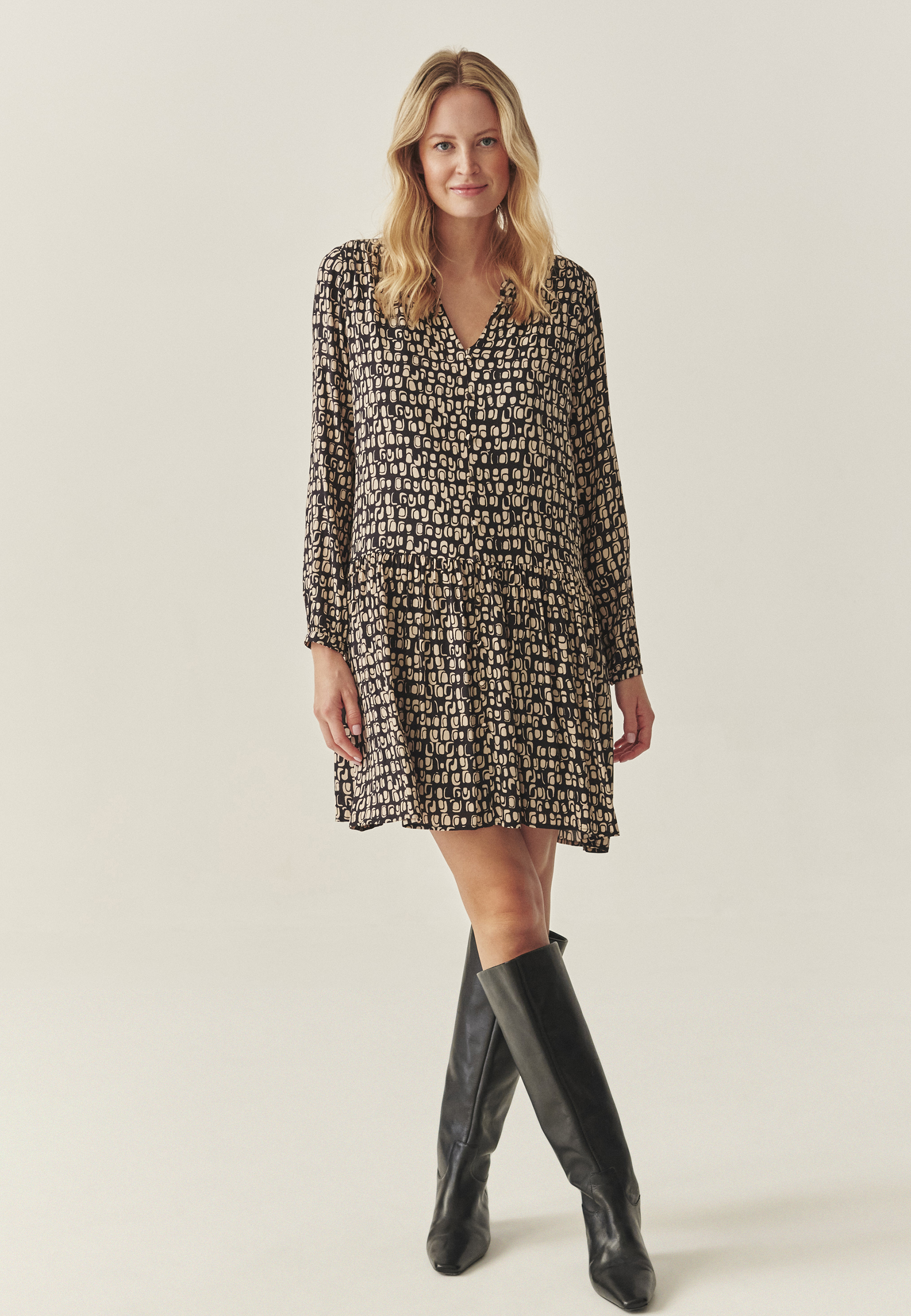 VISKOZNA OBLEKA Z ORIGINALNO ZASNOVO - MARLI VEČBARVNA 2