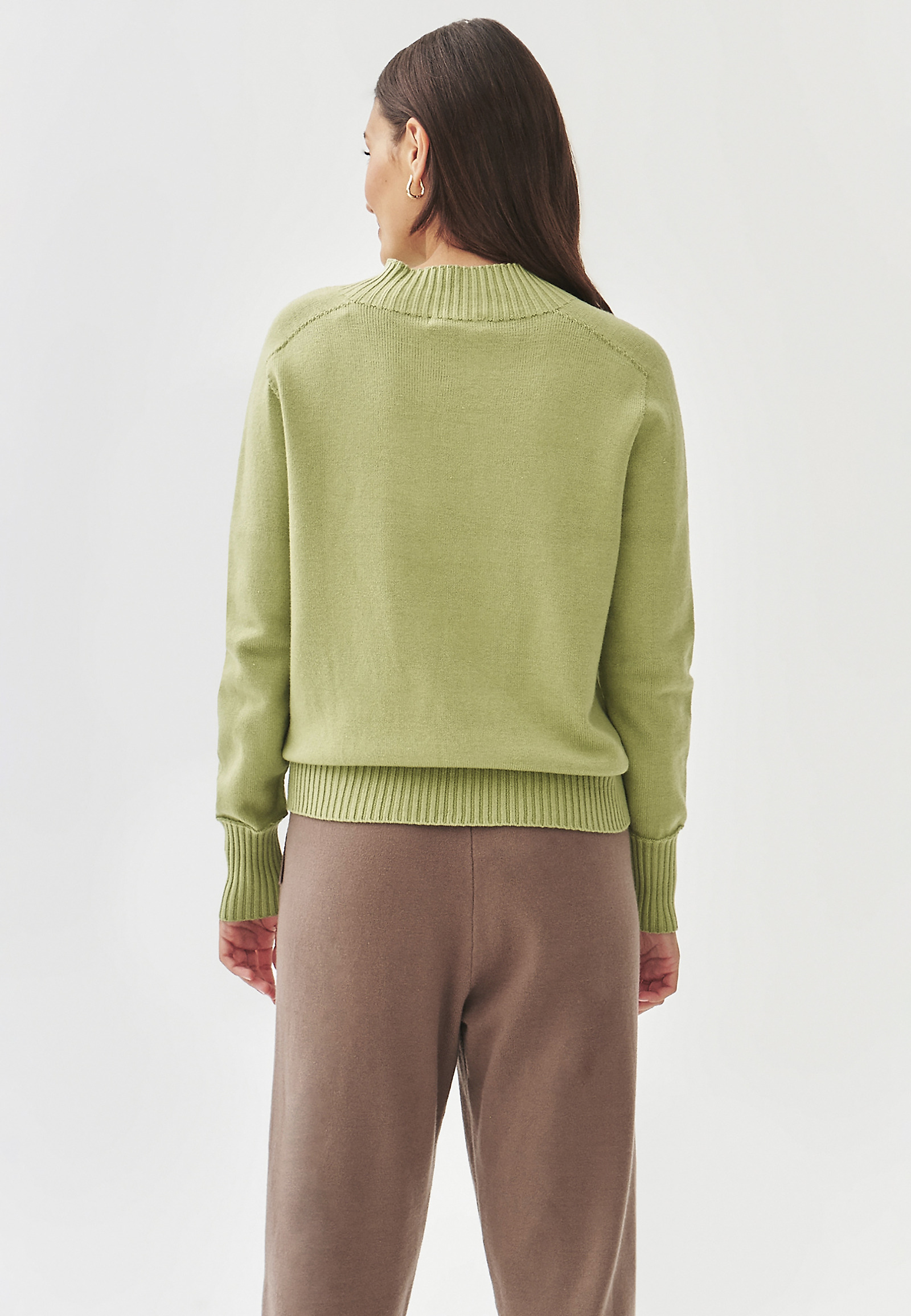 CLASSIC SWEATER WITH A ROUND NECKLINE - ROSIE CLASSIC SWEATER WITH A ROUND NECKLINE - ROSIE GREEN 100992
