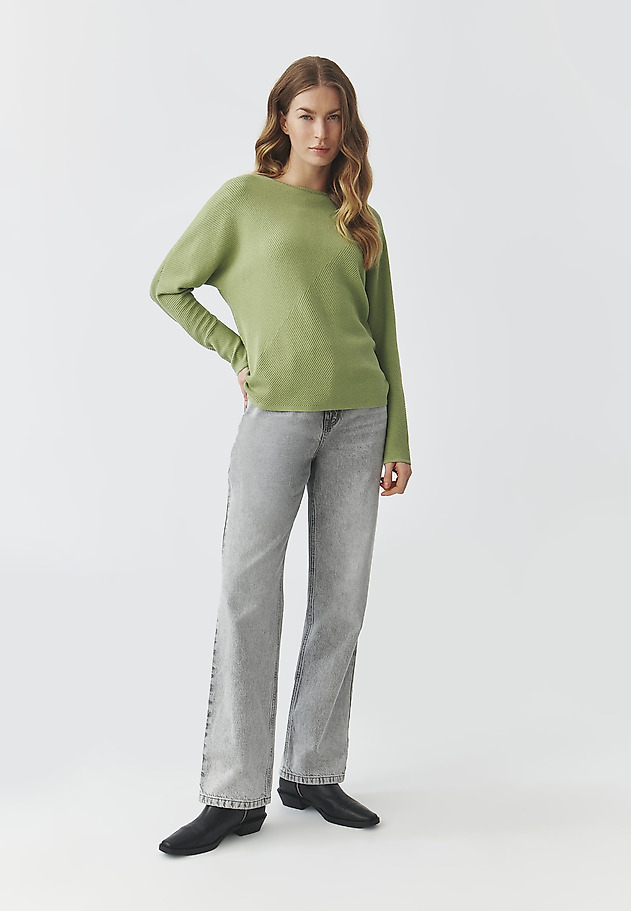 LADIES' STRUCTURED SWEATER WITH A BOAT NECKLINE - PEGGIE LADIES' STRUCTURED SWEATER WITH A BOAT NECKLINE - PEGGIE ZIELONY 2