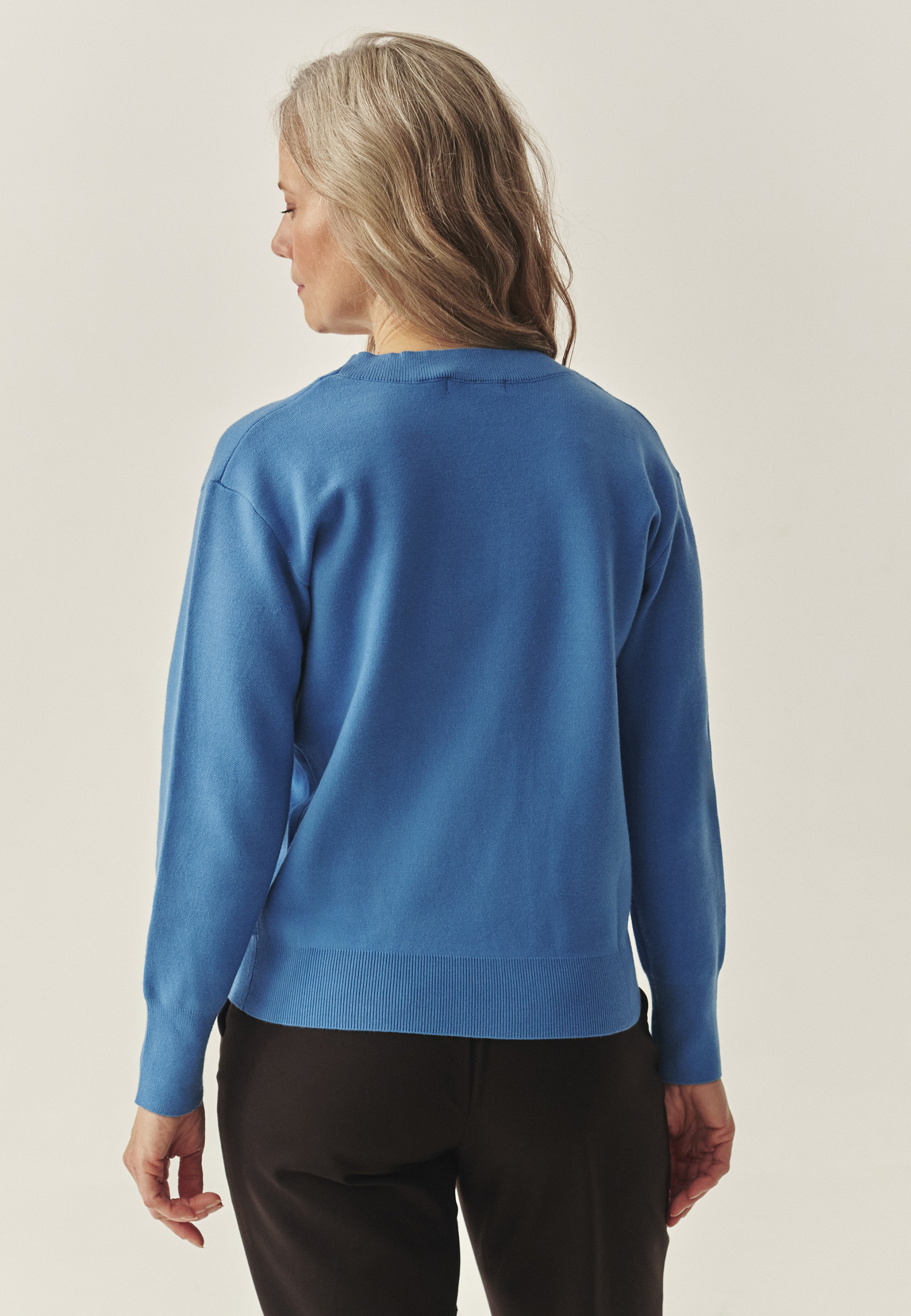 PULOVER DE DAMĂ CU DECOLTEU ROTUND - BALAMI 1 ALBASTRU 2