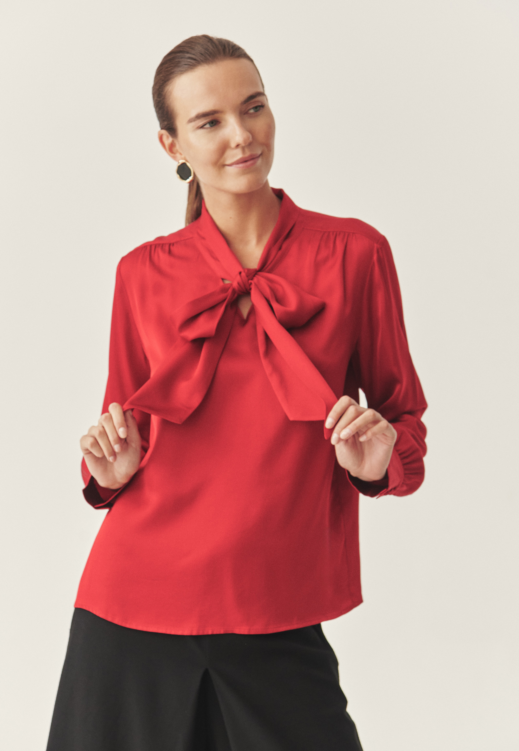 VISCOSE BLOUSE WITH DECORATIVE TIE - TIRA RED 2