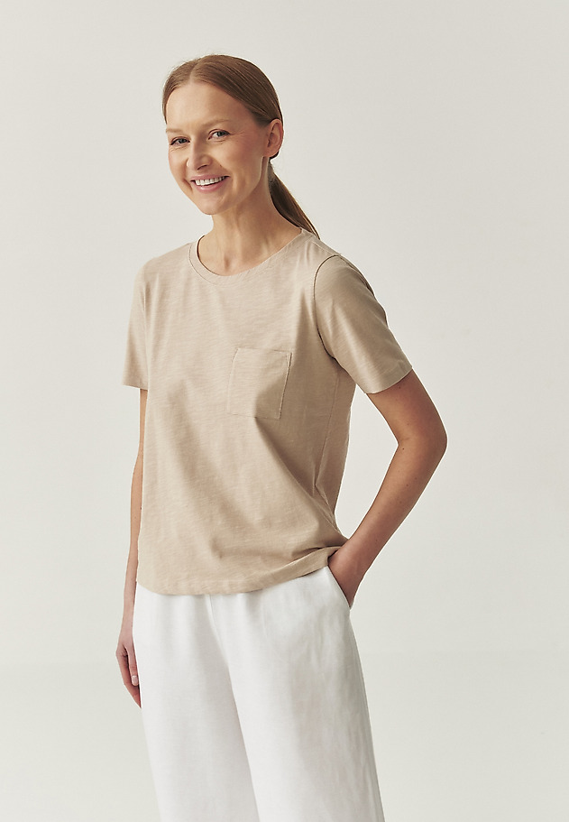 COTTON T-SHIRT WITH POCKET - DELQI COTTON T-SHIRT WITH POCKET - DELQI BEŻOWY 2
