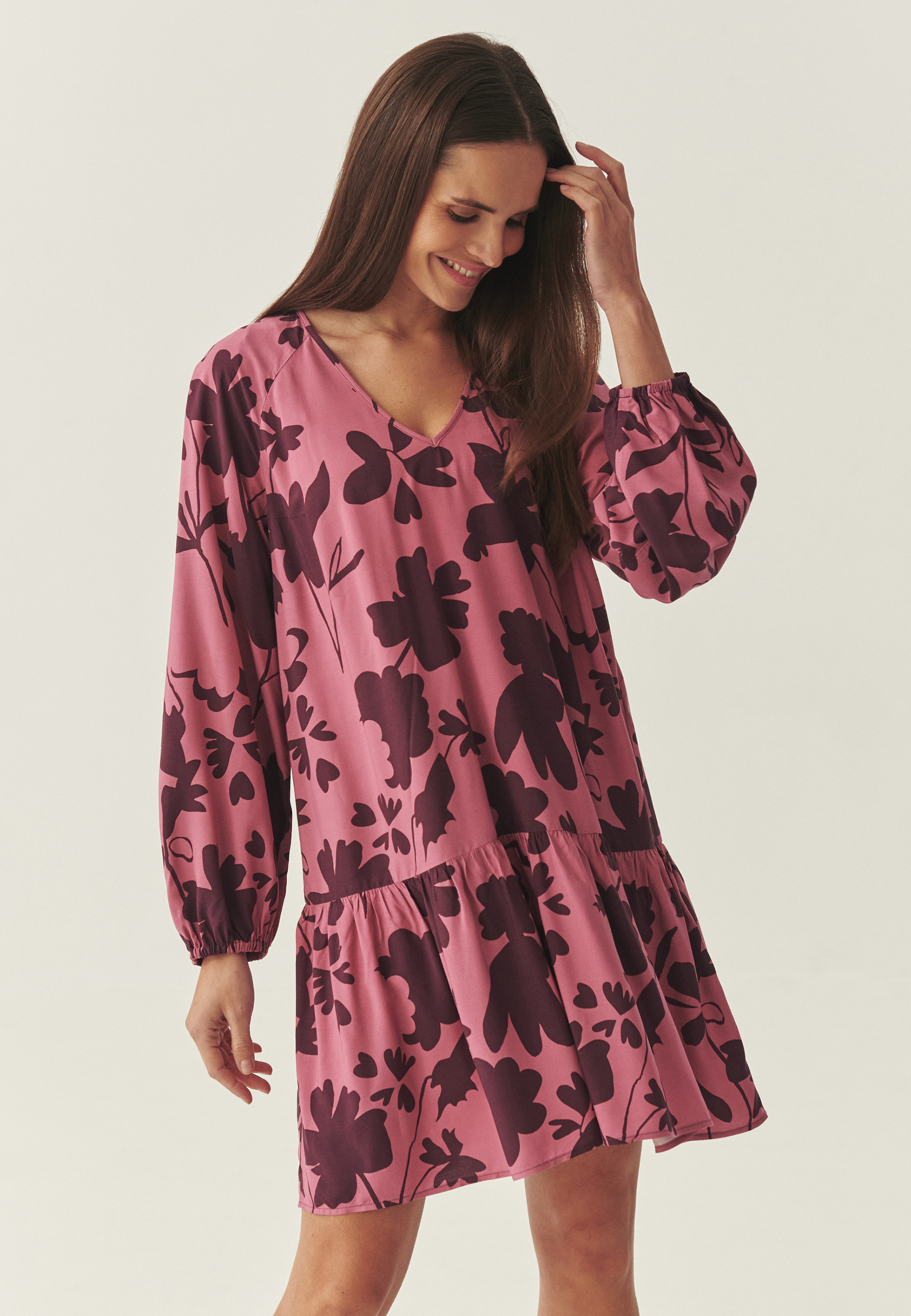 WZORZYSTA SUKIENKA Z WISKOZY LENZING™ ECOVERO™ - TATINA MULTIKOLOR 2