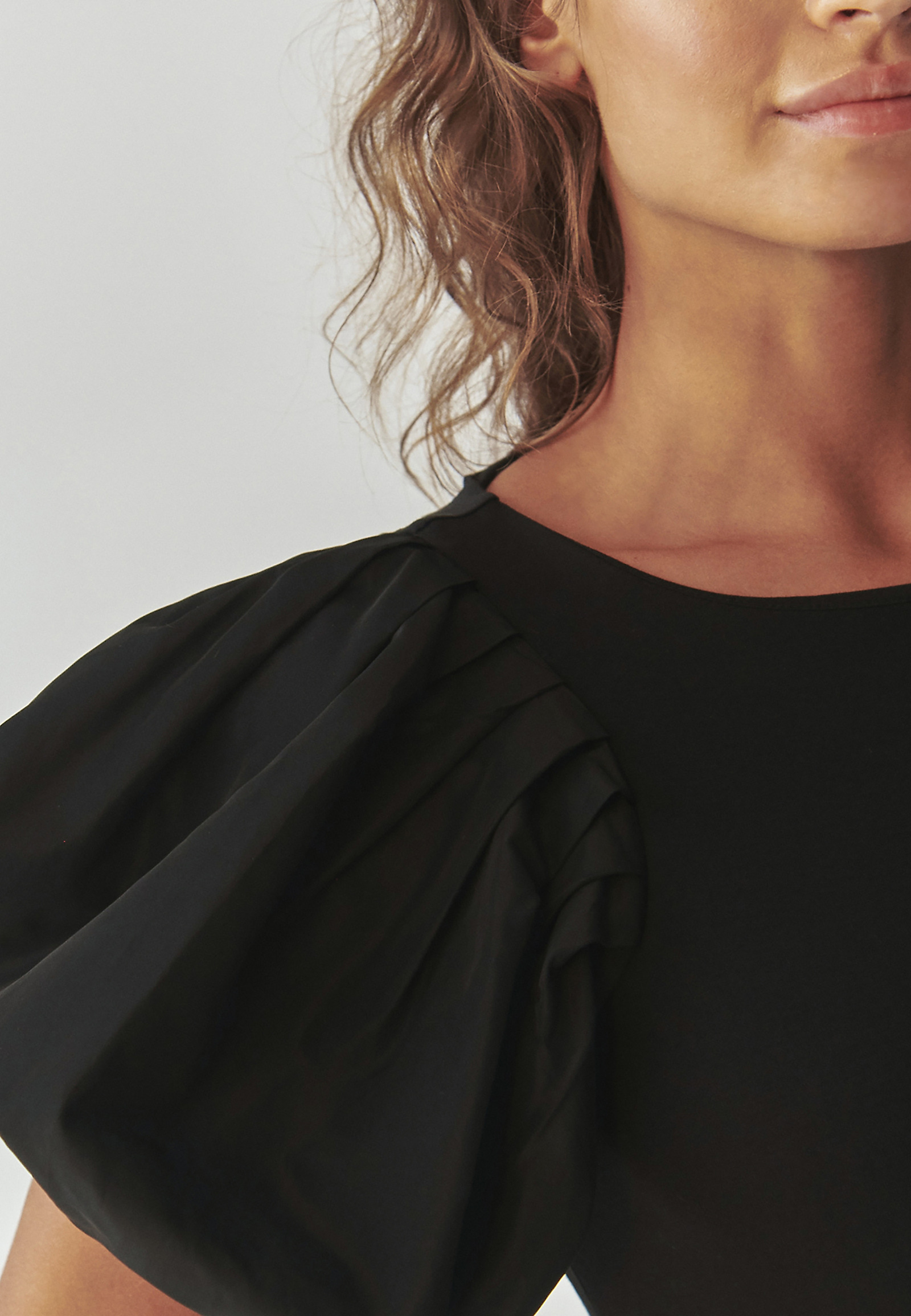 LADIES’ FITTED BLOUSE WITH PUFFED SLEEVES - MENORIA LADIES’ FITTED BLOUSE WITH PUFFED SLEEVES - MENORIA BLACK 103842