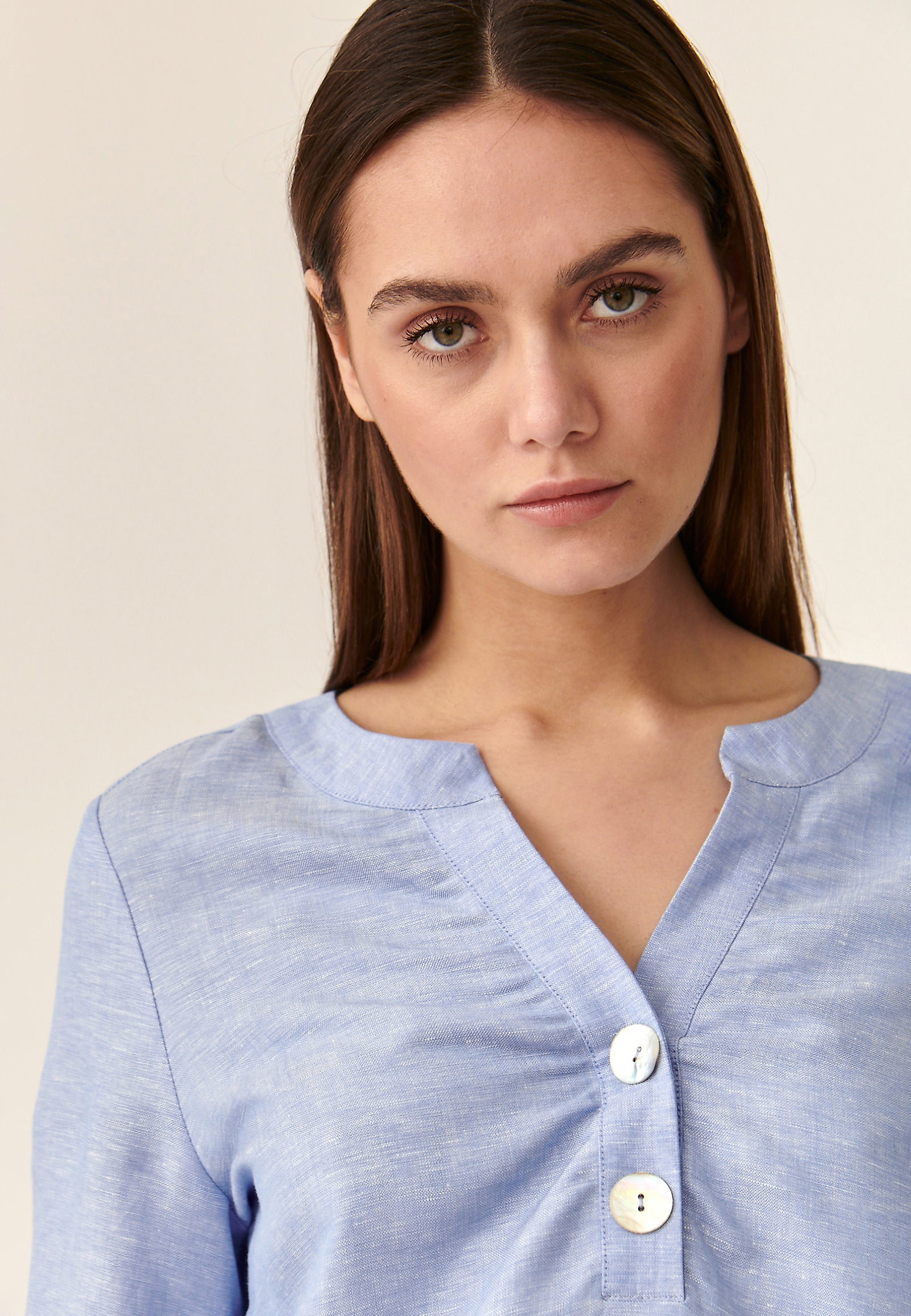 ŽENSKA BLUZA Z GUMBI ALMERA ŽENSKA BLUZA Z GUMBI ALMERA MODRA 88757