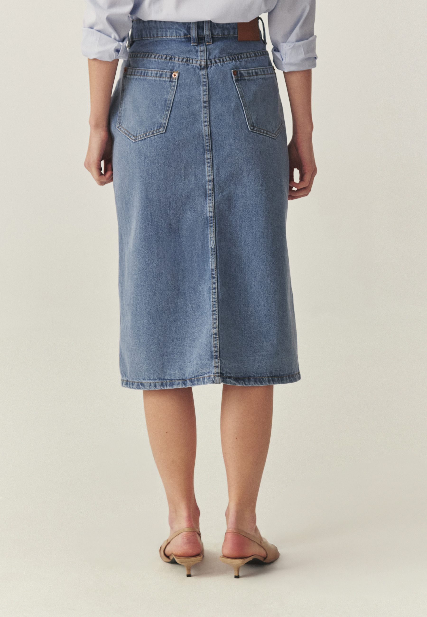 DENIMOWA SPÓDNICA MIDI — MEDIANA NIEBIESKI 2