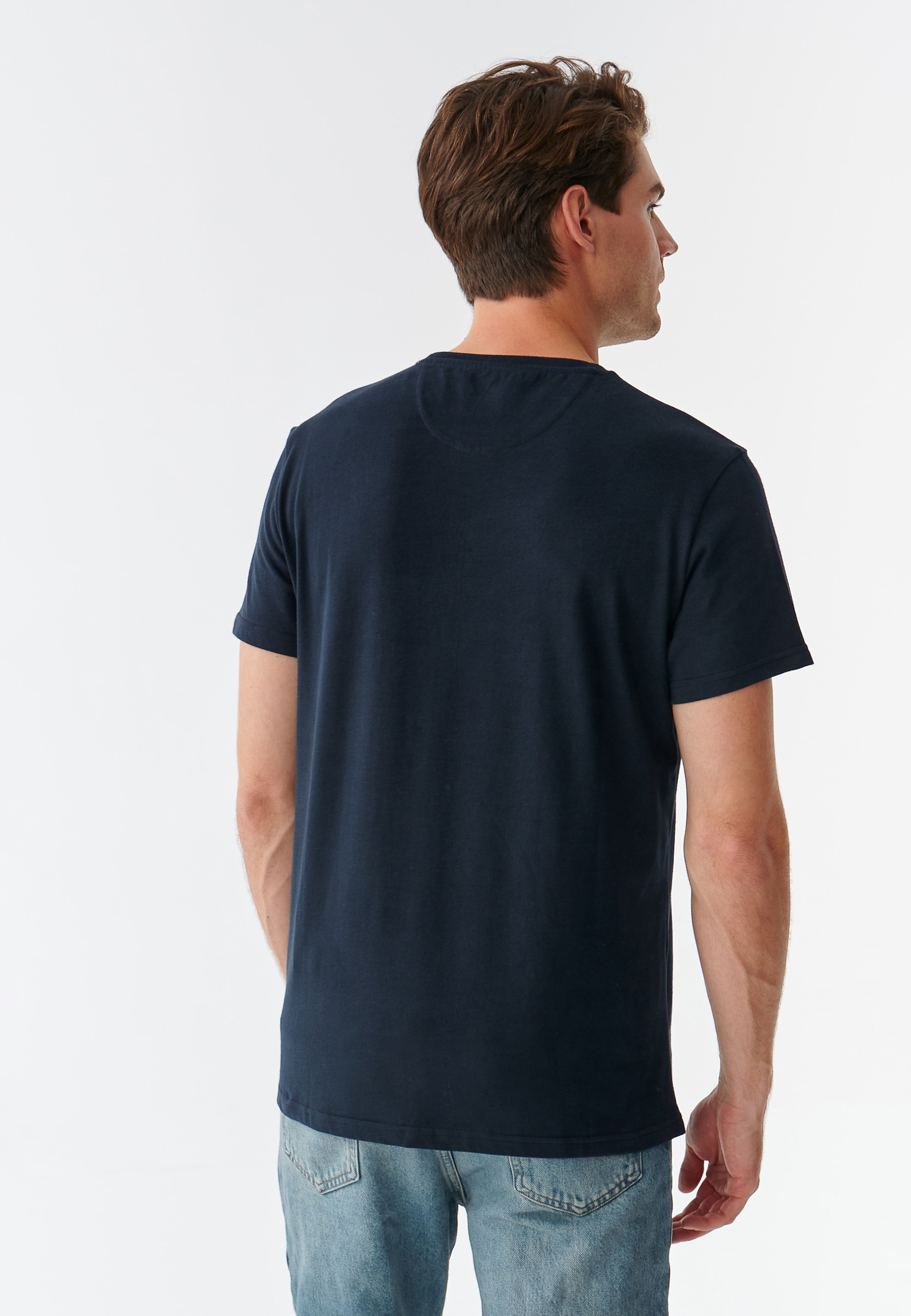 PÁNSKÉ TRIČKO S VÝŠIVKOU MEDVÍDKA UŠÁČKA MIKIN