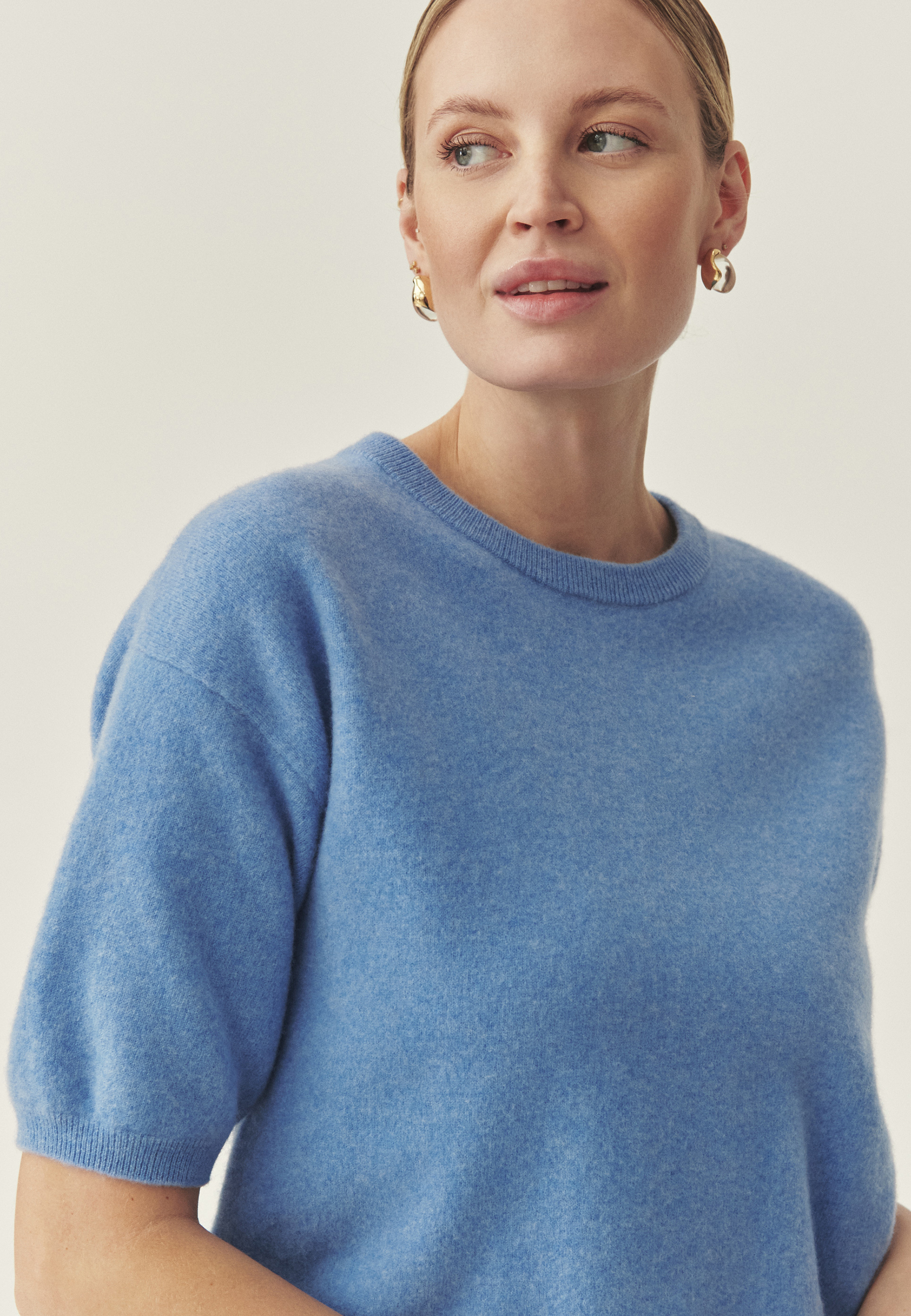 WEŁNIANY SWETER Z RĘKAWEM DO ŁOKCIA - ASH NIEBIESKI 2