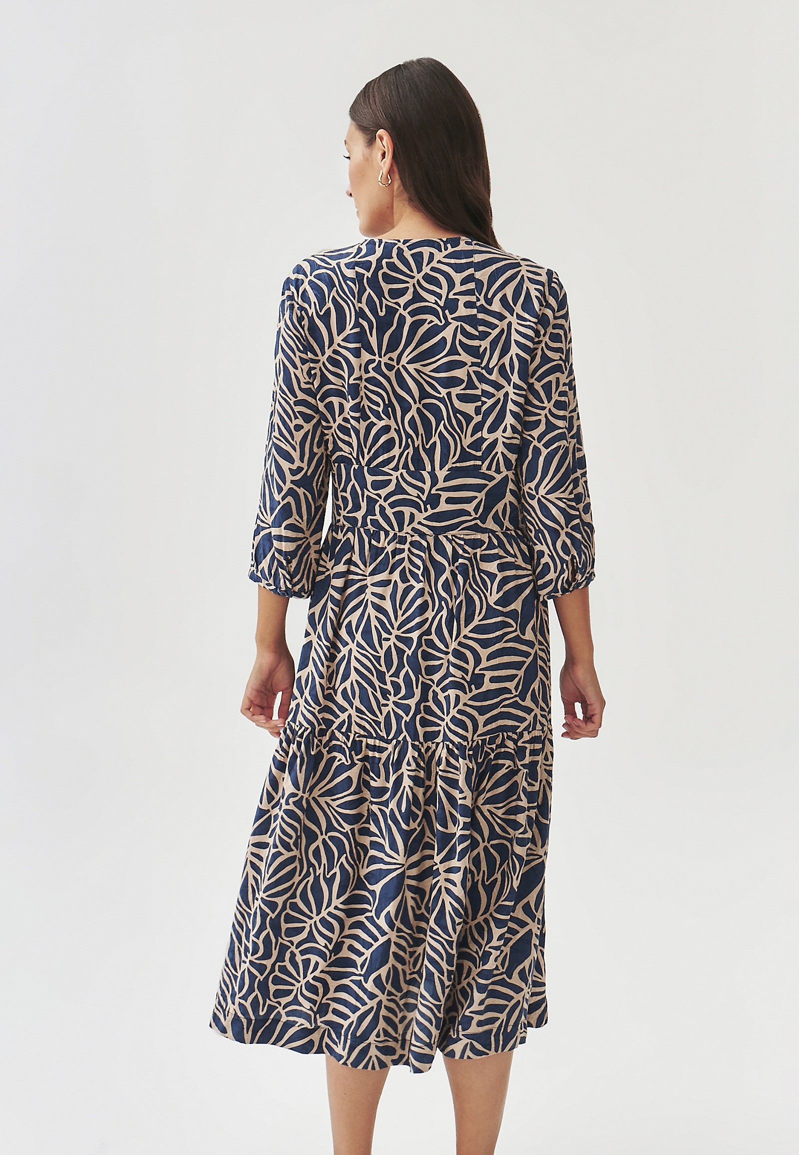 WZORZYSTA SUKIENKA WISKOZOWA Z RĘKAWEM 3/4  - KAMDI WZORZYSTA SUKIENKA WISKOZOWA Z RĘKAWEM 3/4  - KAMDI MULTIKOLOR 100234