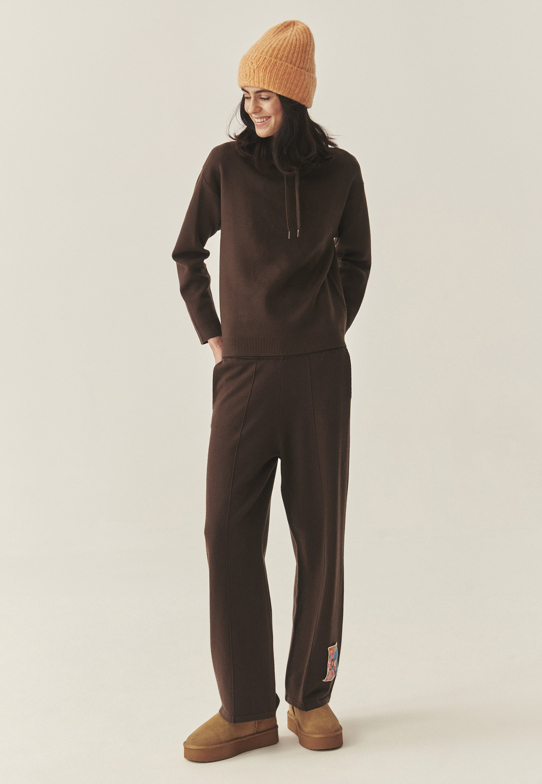 LUŹNY SWETER Z BAJKOWYM MOTYWEM - FARNI BRĄZOWY 2