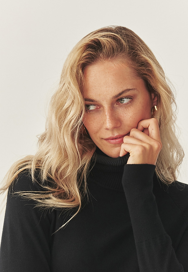 CLASSIC TURTLENECK JUMPER - NEKOKI CLASSIC TURTLENECK JUMPER - NEKOKI BLACK 4