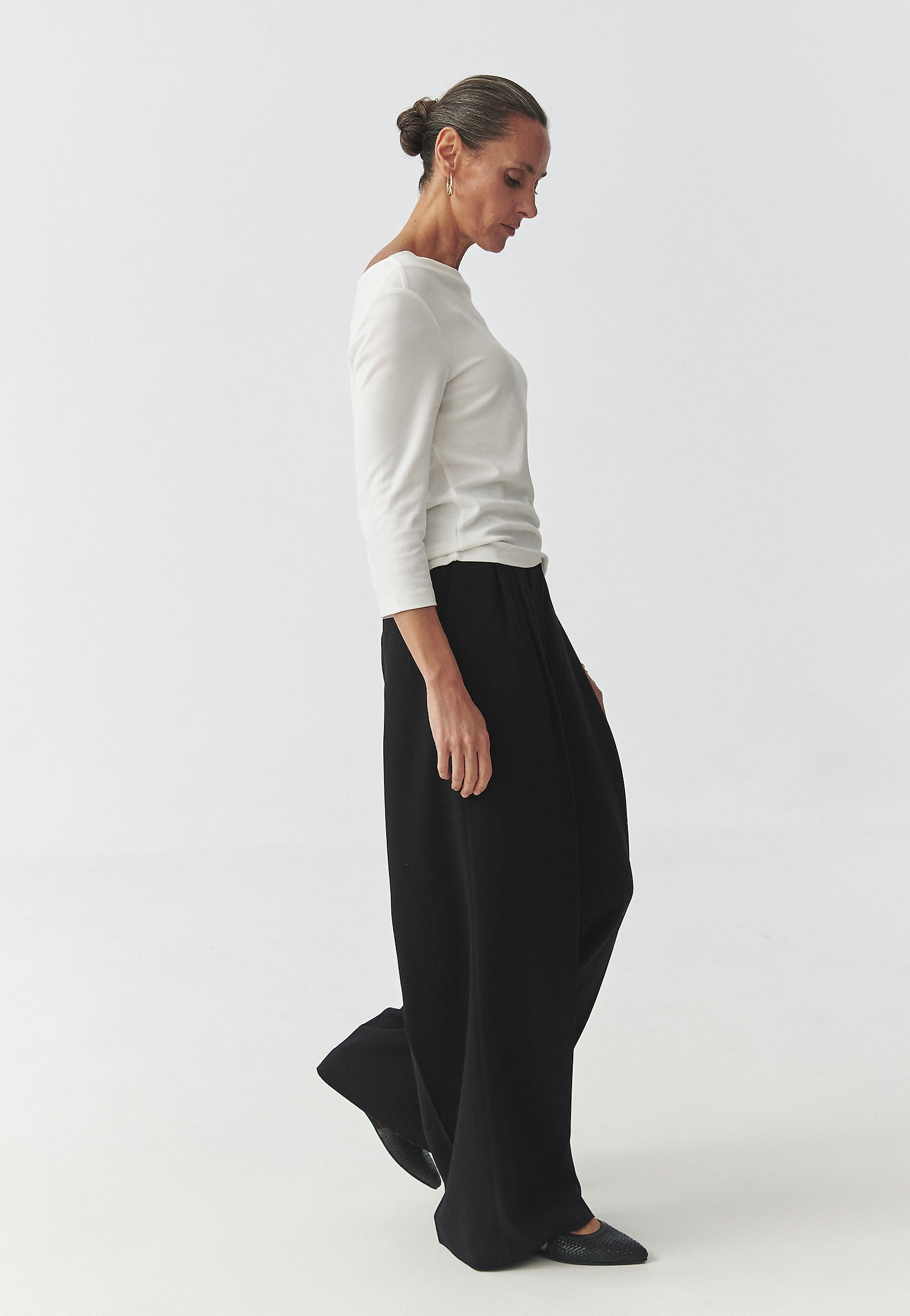 PANTALONI DE DAMĂ, DIN ȚESĂTURĂ, CU DUNGĂ — NOVO PANTALONI DE DAMĂ, DIN ȚESĂTURĂ, CU DUNGĂ — NOVO NEGRU 108909