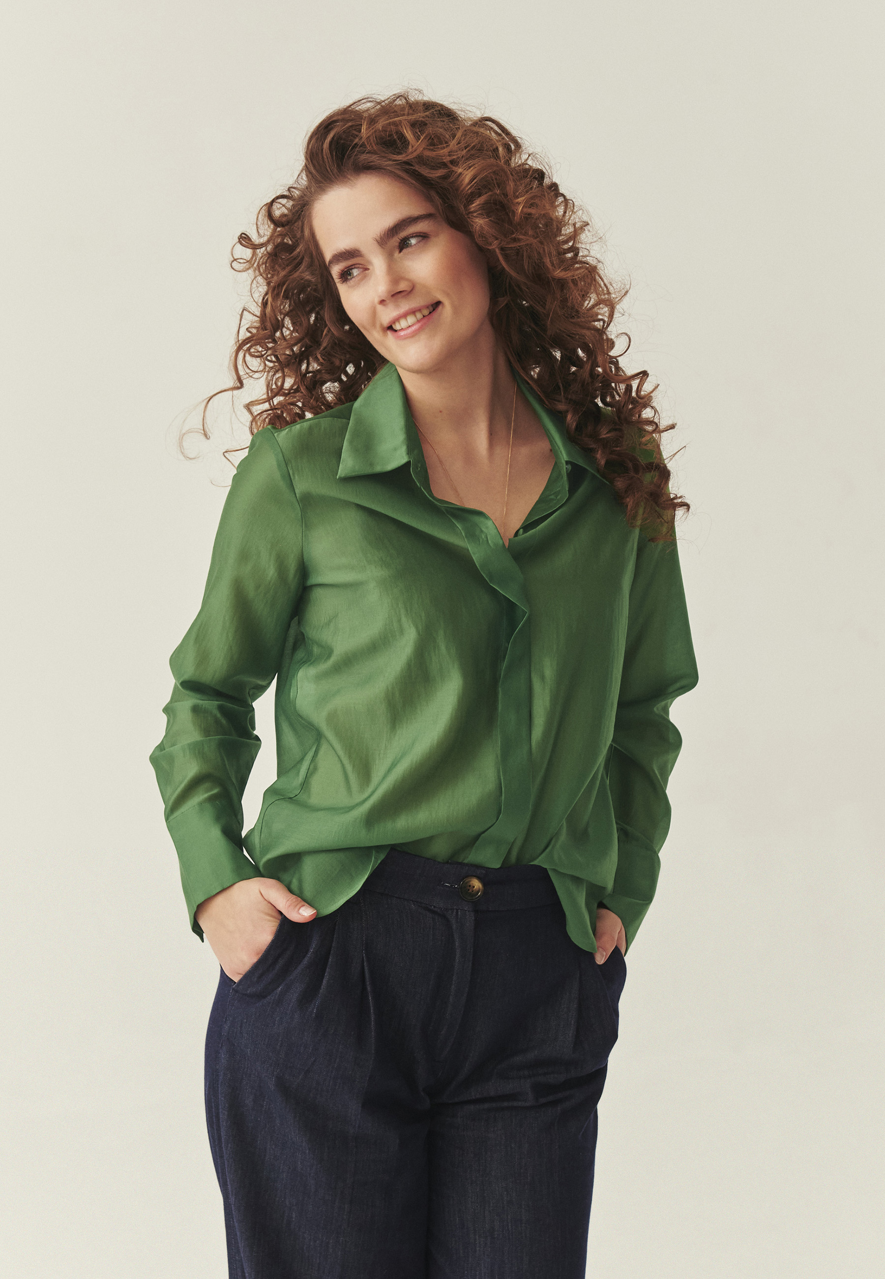 ELEGANCKA KOSZULA Z LYOCELLEM TENCEL™ - BERRA ZIELONY 2