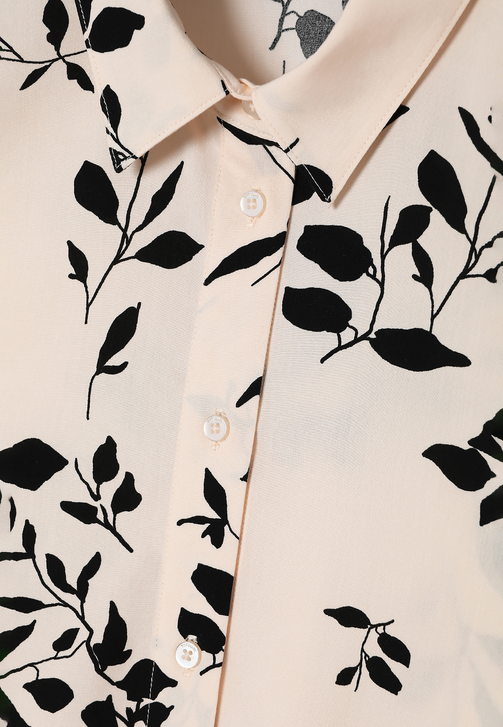 WISKOZOWA KOSZULA DAMSKA W ROŚLINNY WZÓR — BASIL WISKOZOWA KOSZULA DAMSKA W ROŚLINNY WZÓR — BASIL MULTIKOLOR 105033