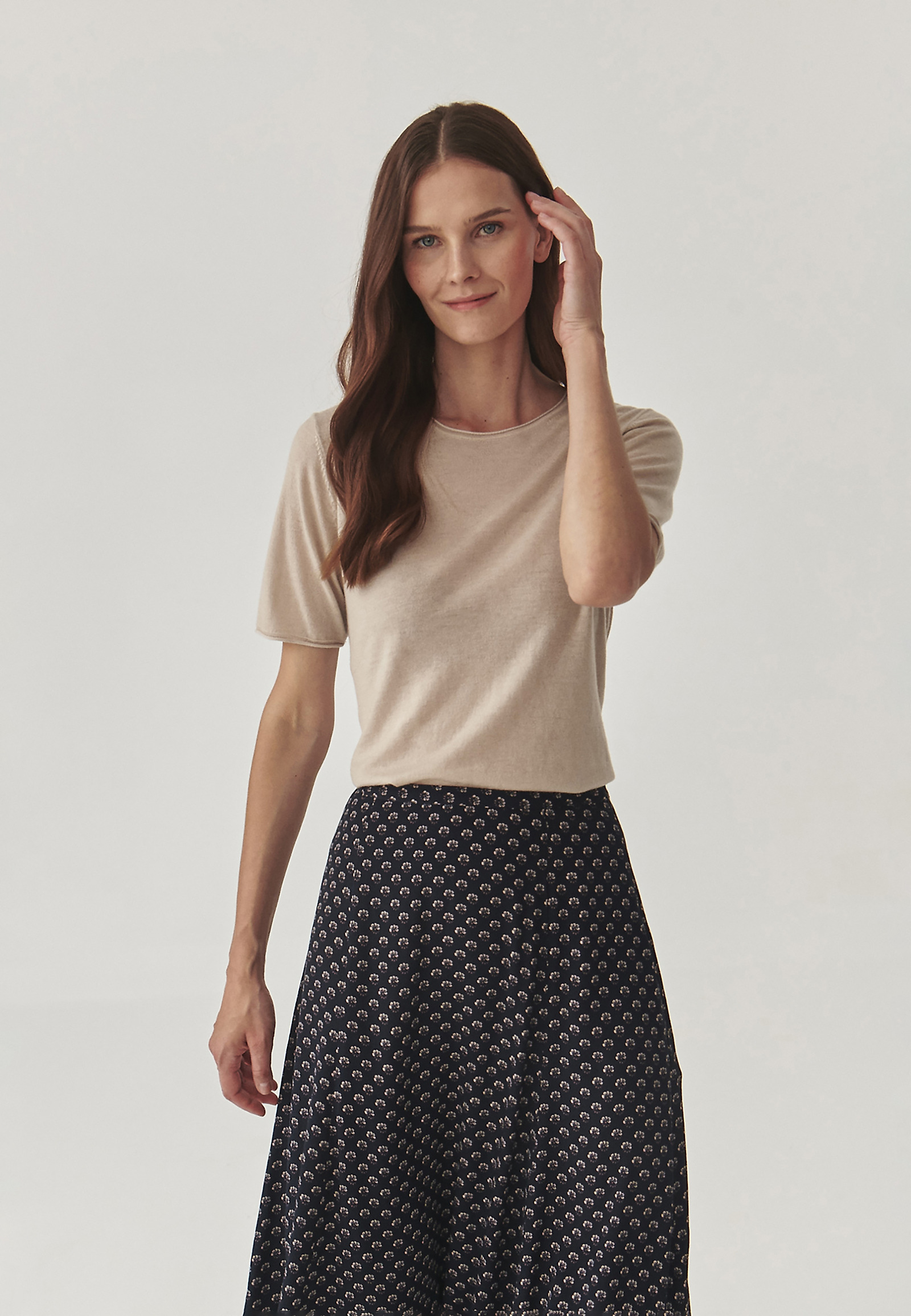 SPROŠČENA ŽENSKA BLUZA S KRATKIMI ROKAVI - MASHA SPROŠČENA ŽENSKA BLUZA S KRATKIMI ROKAVI - MASHA BEŽ 99474
