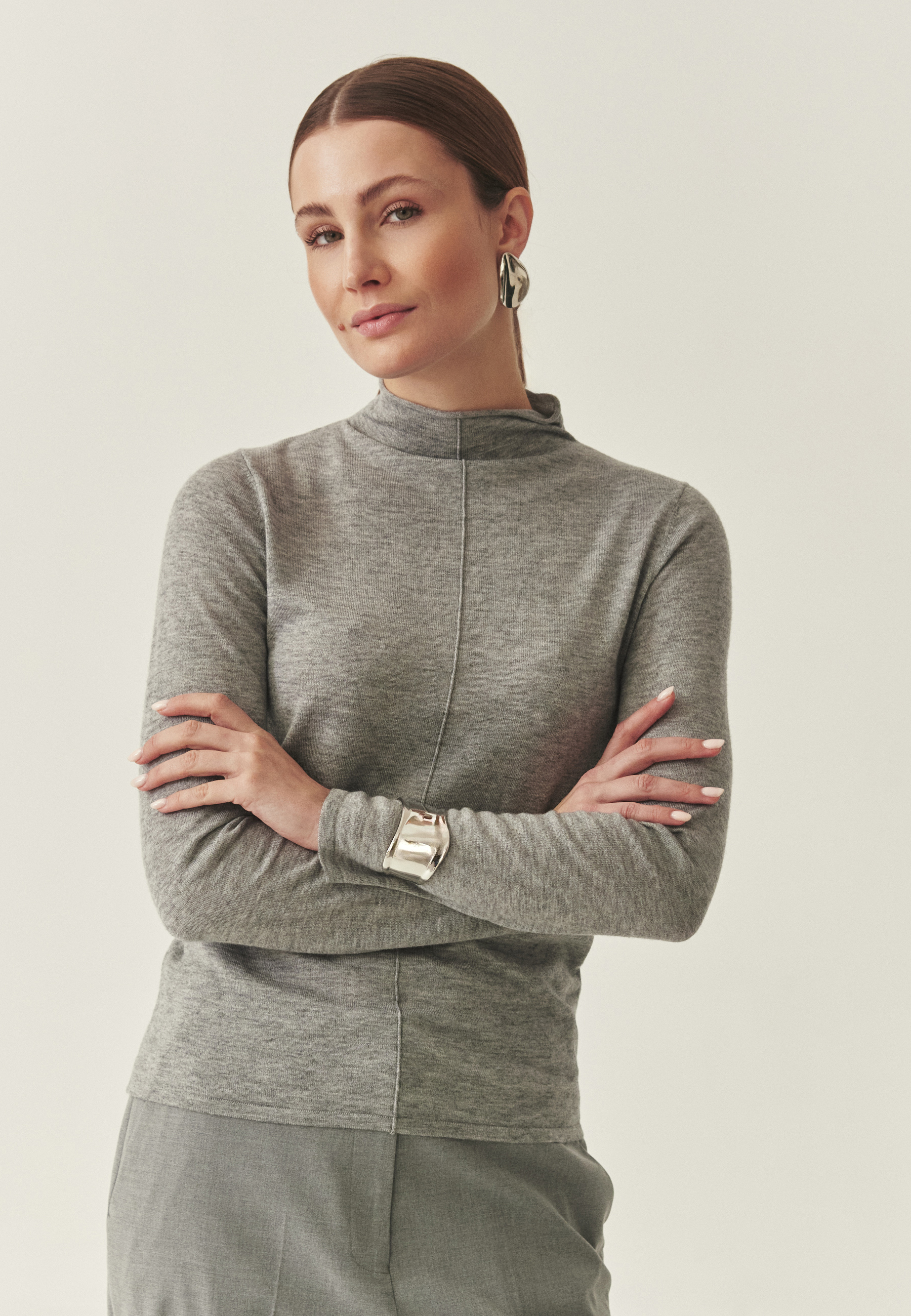 MIĘKKI SWETER Z WEŁNĄ - DONNA SZARY 2