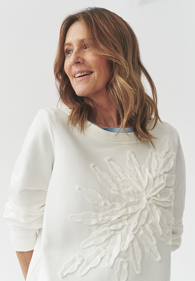 COTTON BLOUSE WITH FLORAL MOTIF — LATIKARIA COTTON BLOUSE WITH FLORAL MOTIF — LATIKARIA ECRU 1