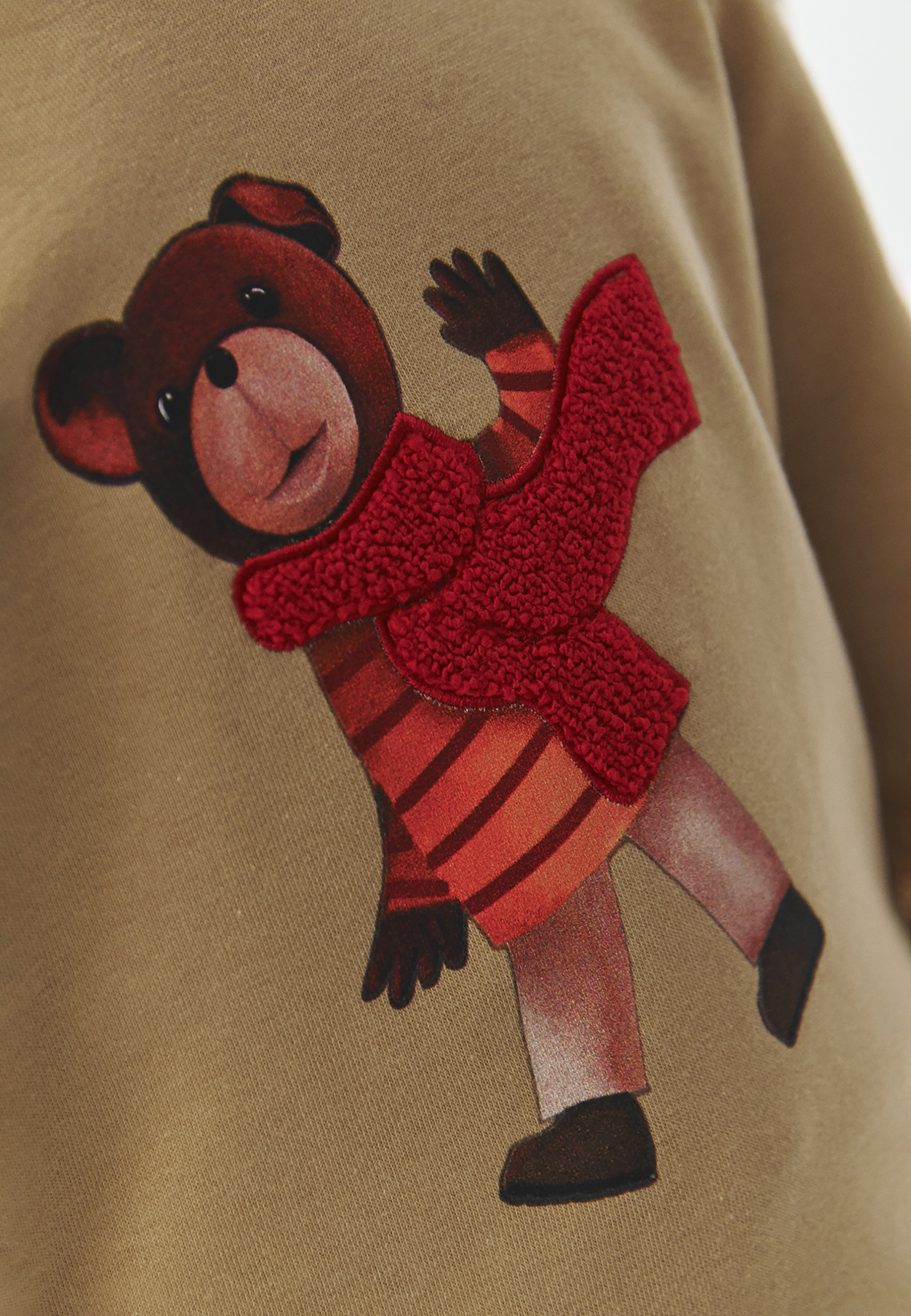 DZIANINOWA BLUZA DZIECIĘCA Z MOTYWEM MISIA USZATKA — OLI BEŻOWY 2