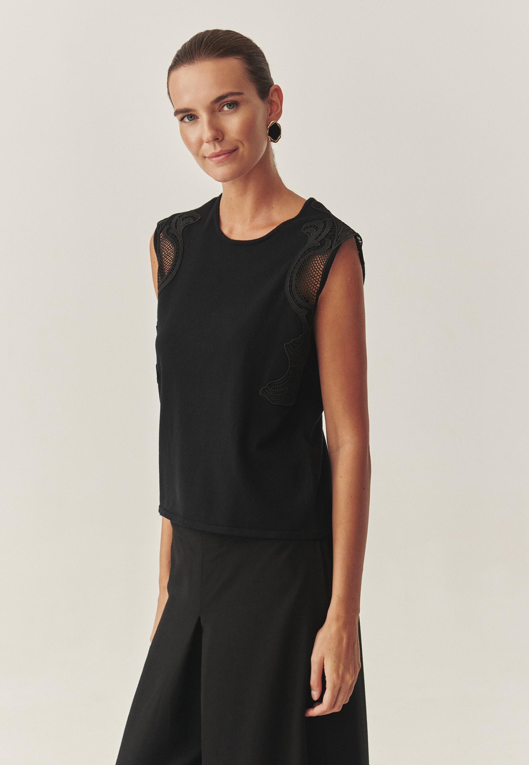 EFEKTOWNA BLUZKA Z KORONKĄ - LANERA CZARNY 2