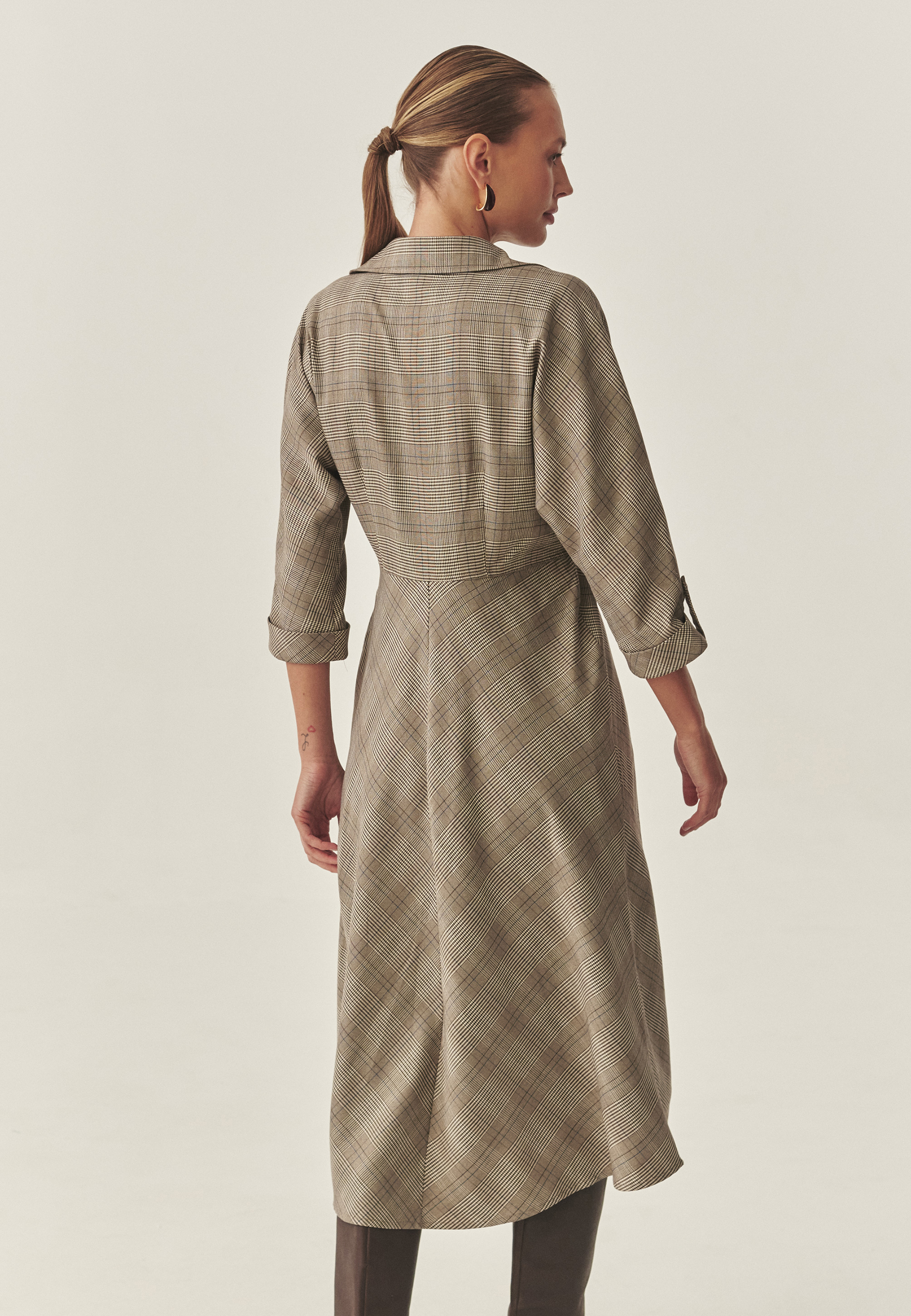 KARIRASTA MIDI OBLEKA IZ BLAGA - SAMOTALI 1 VEČBARVNA 2