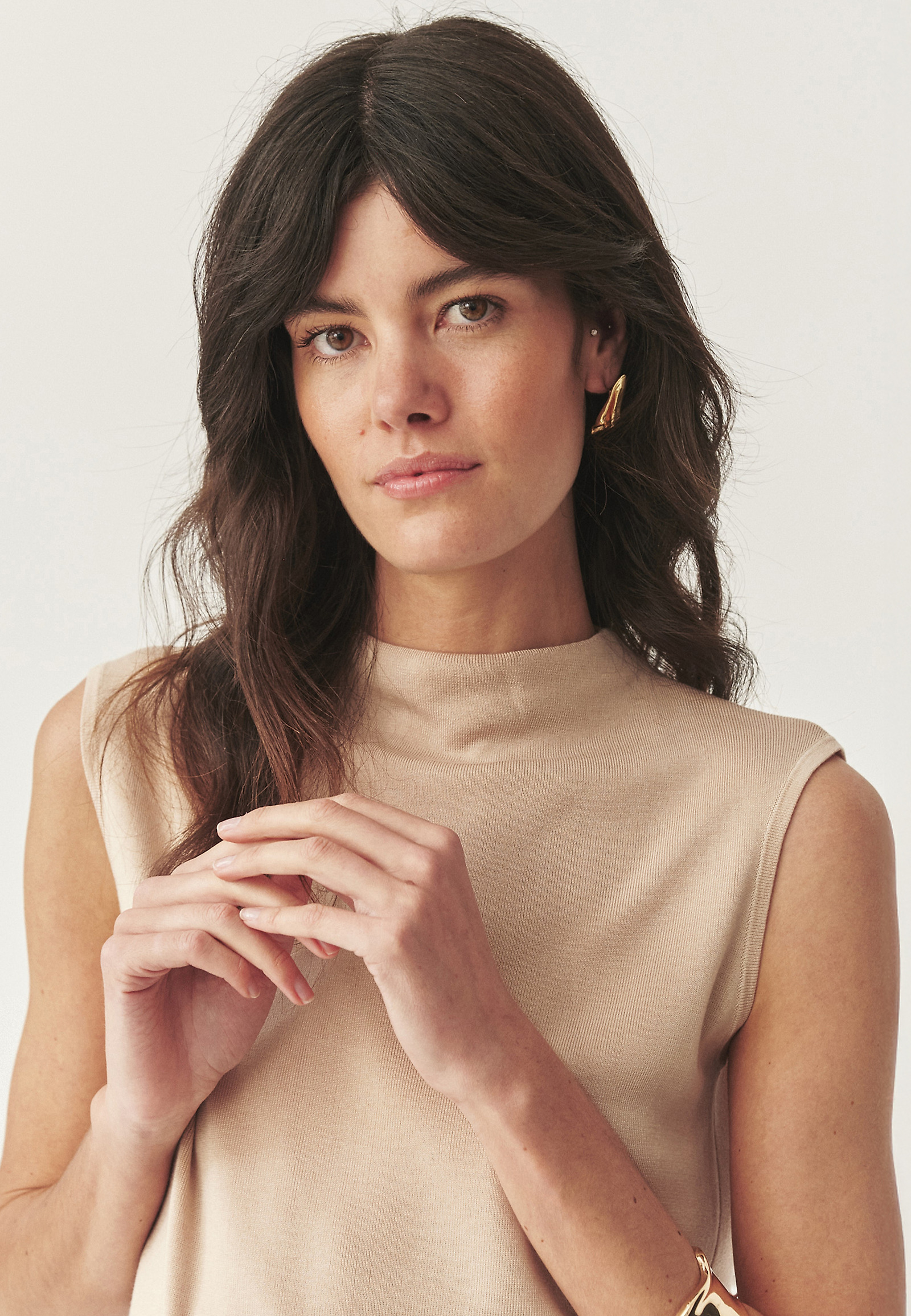 BLÚZKA BEZ RUKÁVOV S VLNENOU ZMESOU - KEZI BLÚZKA BEZ RUKÁVOV S VLNENOU ZMESOU - KEZI BÉŽOVÁ 114227