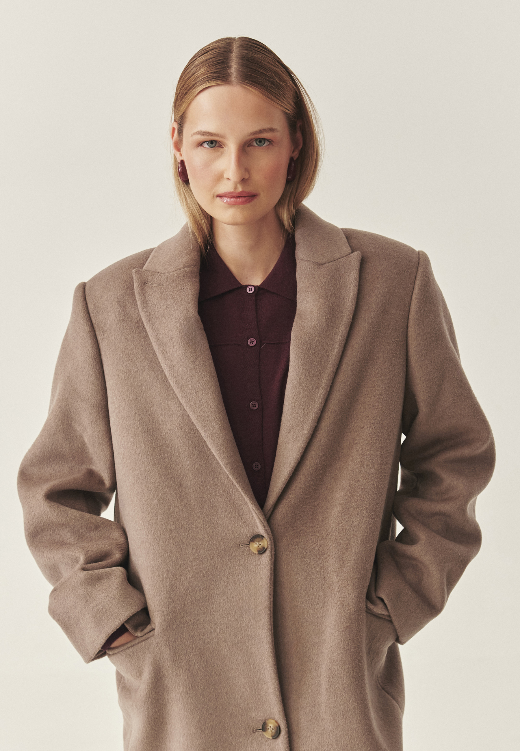 PALTON DE DAMĂ CU UN RÂND DE NASTURI CU BUZUNARE ÎNCĂPĂTOARE - MAWE BEJ 2