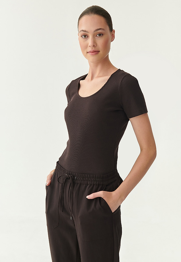 PREPROSTA ŽENSKA BLUZA FILOMI PREPROSTA ŽENSKA BLUZA FILOMI RJAVA 1