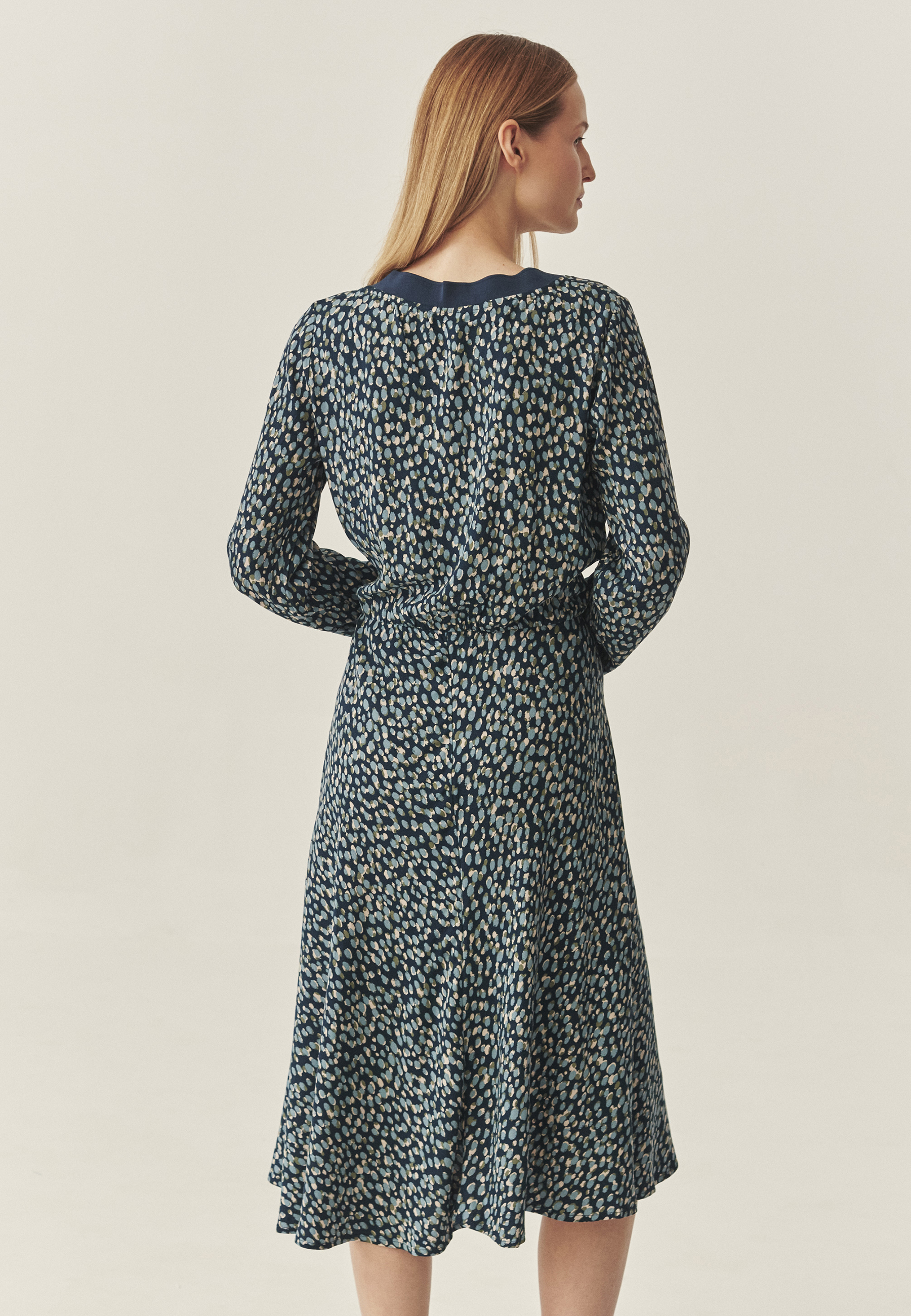 ROCHIE DIN ȚESĂTURĂ, CU DECOLTEU ÎN FORMA LITEREI „V” - SPLATI MULTICOLOR 2