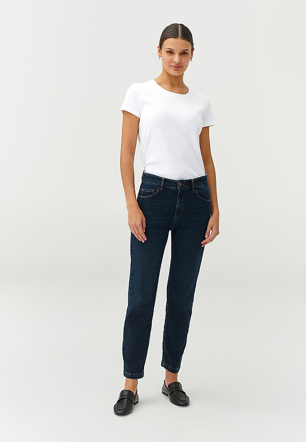 LADIES’ FITTED DENIM JEANS WITH DECORATIVE SEAMS - SARO LADIES’ FITTED DENIM JEANS WITH DECORATIVE SEAMS - SARO GRANATOWY 1