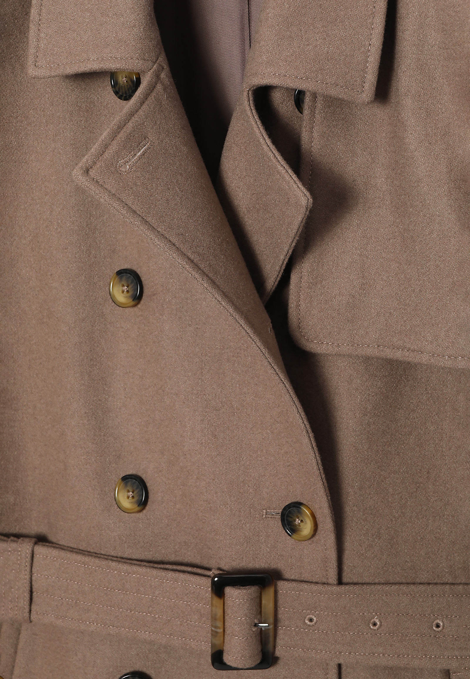 DOUBLE-BREASTED LADIES’ COAT WITH A BUCKLE BELT - SOKORO DOUBLE-BREASTED LADIES’ COAT WITH A BUCKLE BELT - SOKORO BEIGE 103776