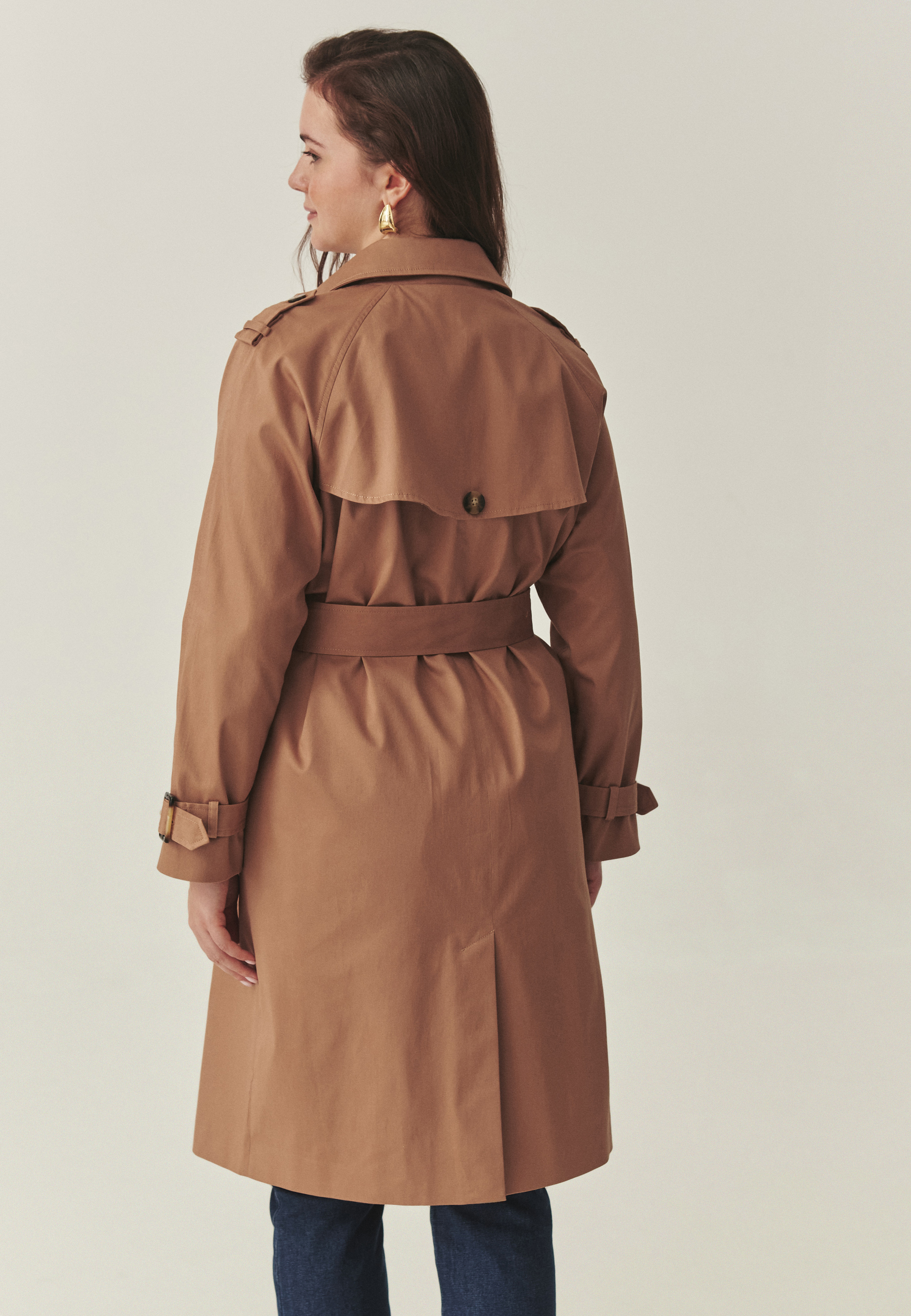 KLASICKÝ TRENČKOT — BATIA BÉŽOVÁ 2