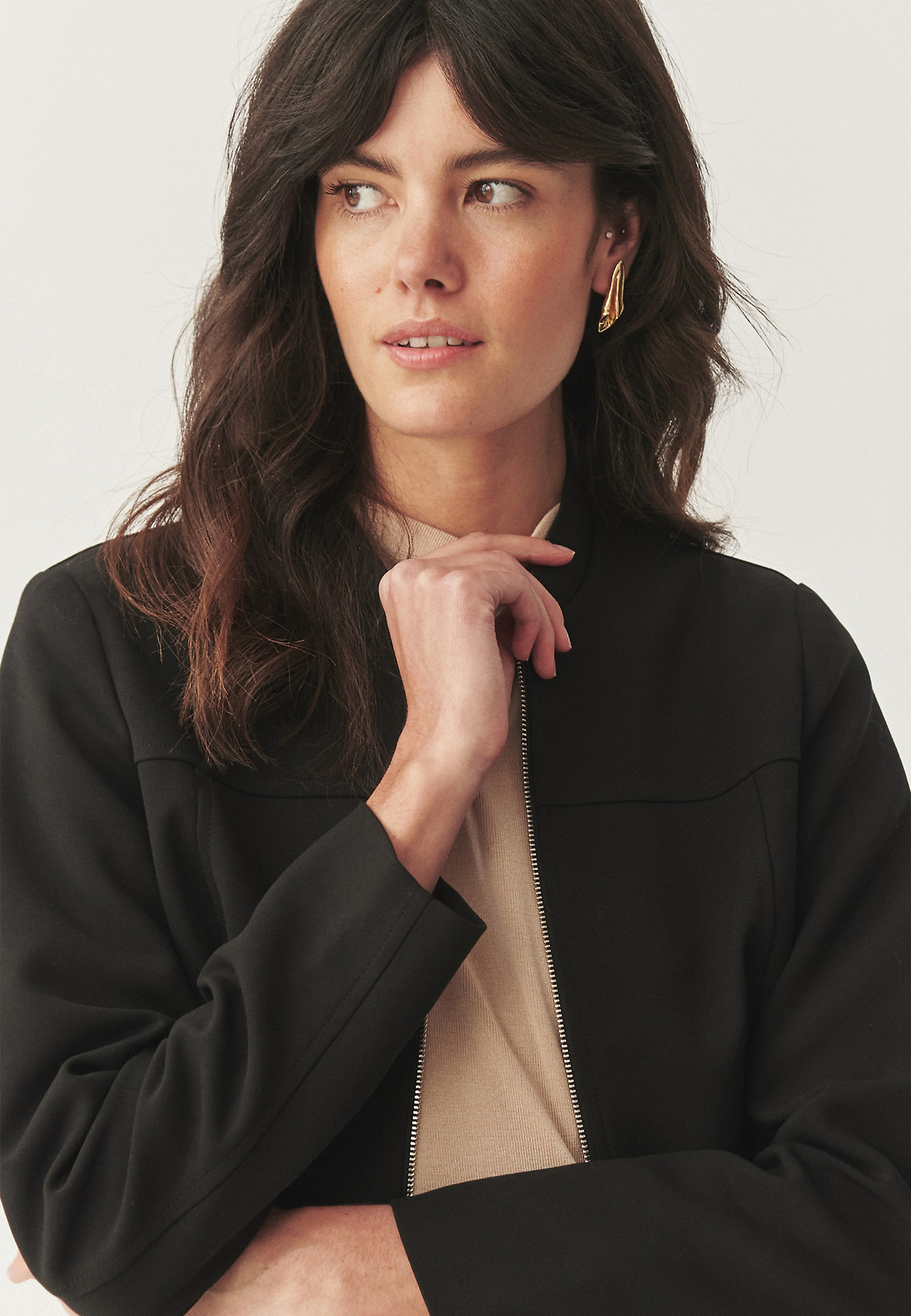 TKANINSKA JAKNA Z OVRATNIKOM - CODE TKANINSKA JAKNA Z OVRATNIKOM - CODE ČRNA 114253
