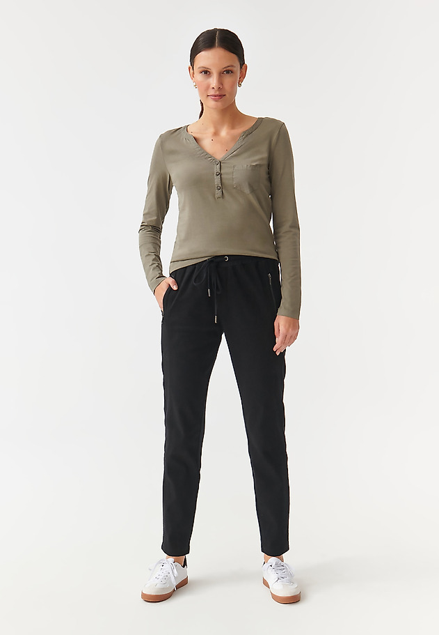 LADIES’ BLOUSE WITH A DECORATIVE MINI POCKET ASTRID LADIES’ BLOUSE WITH A DECORATIVE MINI POCKET ASTRID KHAKI 2