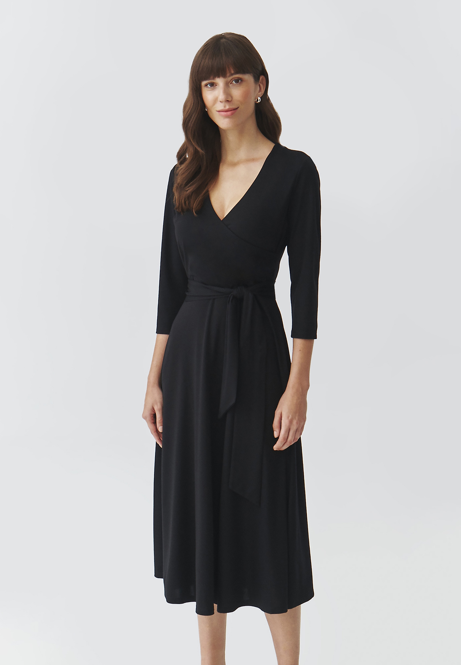 KNITTED MIDI DRESS WITH ENVELOPE NECKLINE AND WAIST BELT — IGA 2 KNITTED MIDI DRESS WITH ENVELOPE NECKLINE AND WAIST BELT — IGA 2 BLACK 101875