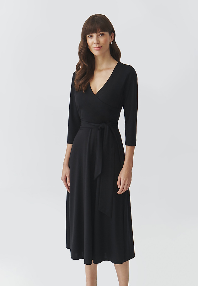 KNITTED MIDI DRESS WITH ENVELOPE NECKLINE AND WAIST BELT — IGA 2 KNITTED MIDI DRESS WITH ENVELOPE NECKLINE AND WAIST BELT — IGA 2 BLACK 1