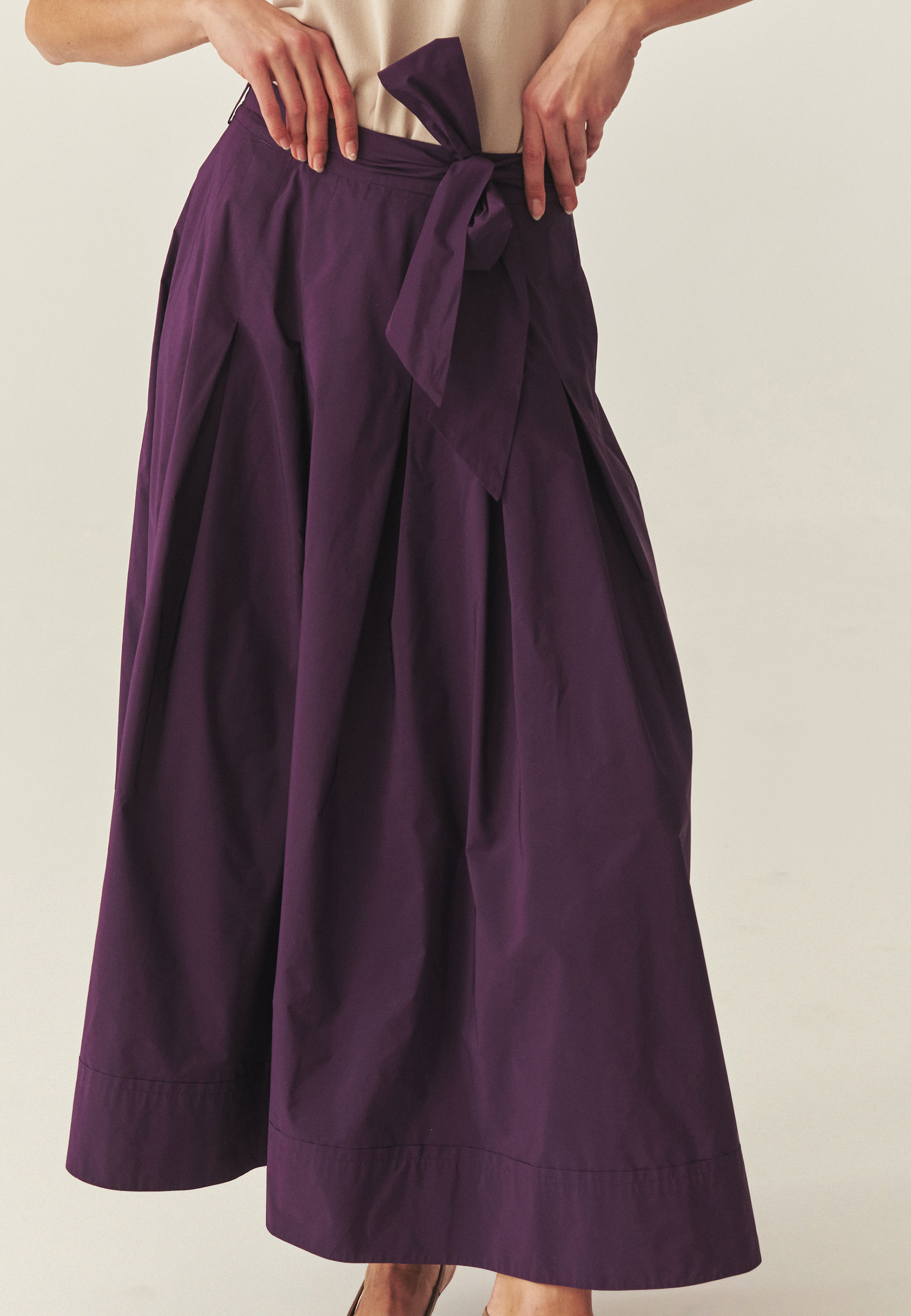 FIALOVÁ TAFTOVÁ MIDI SUKNĚ – TAFTANI