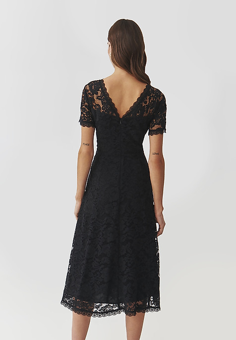 HÁMOS RUHA RÖVID UJJÚ ÉS CSIPKÉS - CINDY FEKETE 2