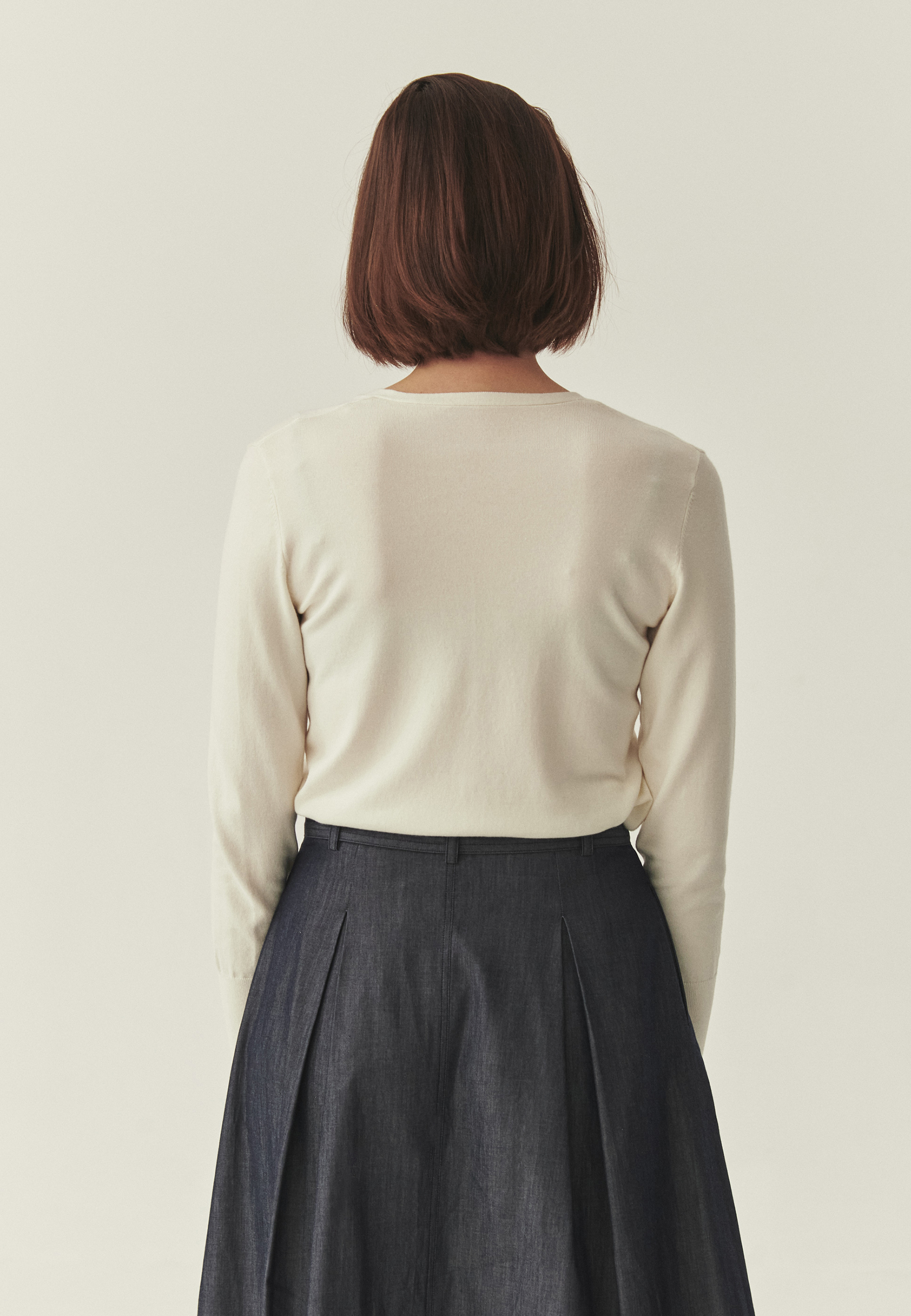 KLASYCZNY SWETER Z WISKOZĄ LENZING™ ECOVERO™ - NICOLLA BIAŁY 2