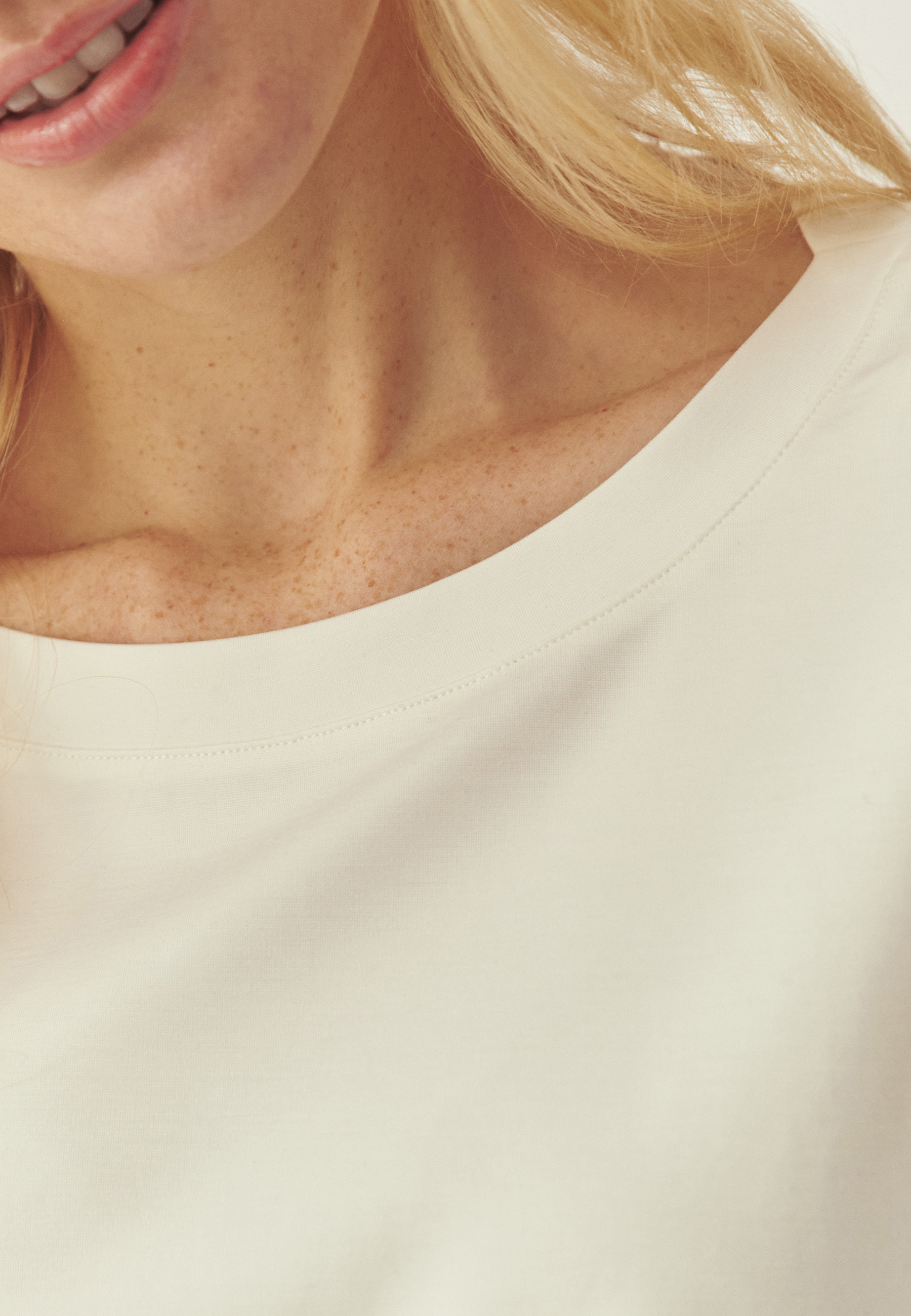 KLASYCZNA BLUZKA Z DZIANINY - BOW